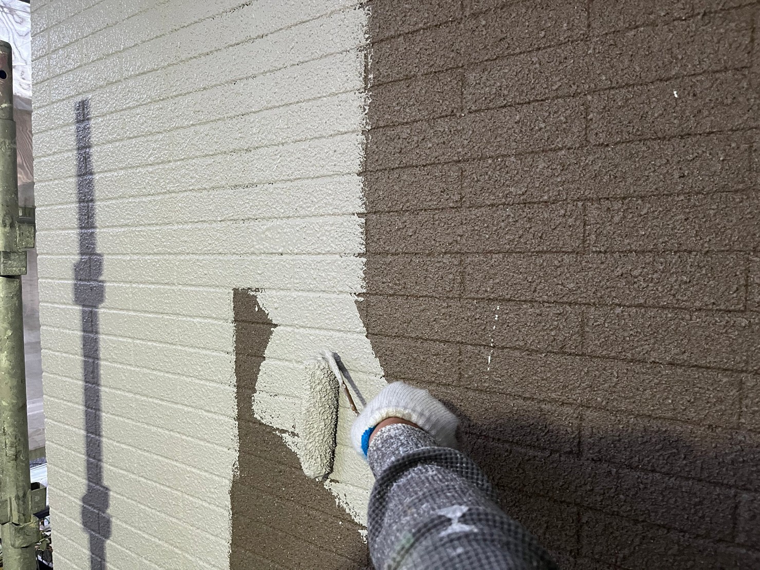 正面のみセラミック塗装｜部位に応じた下塗りで確実な仕上がりを実現