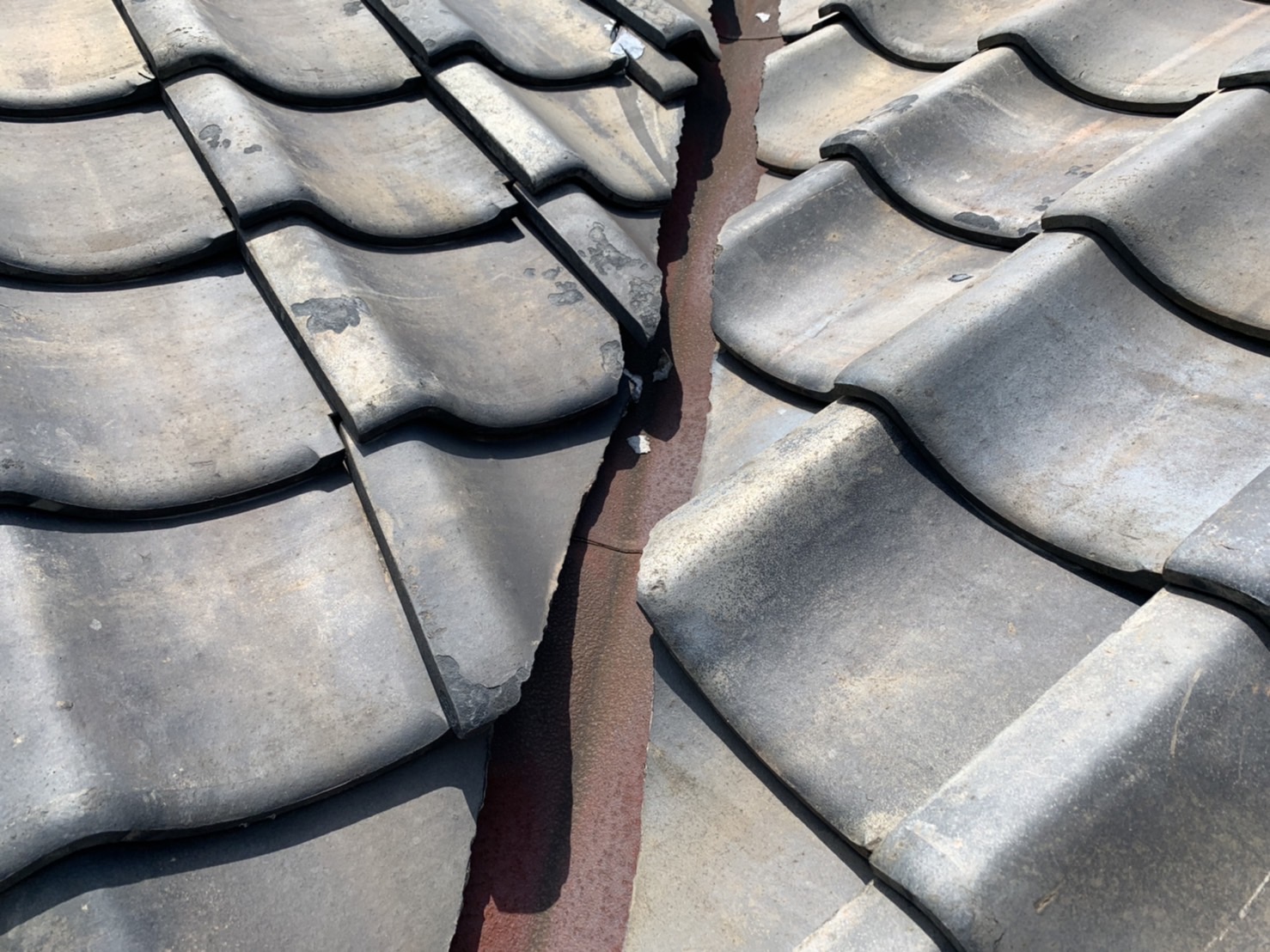 古い板金で谷樋が施工