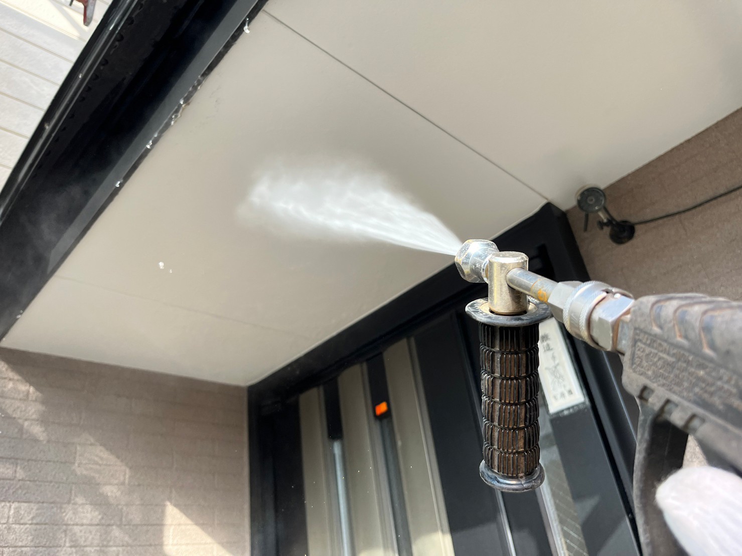 セラミック塗装外壁の徹底洗浄