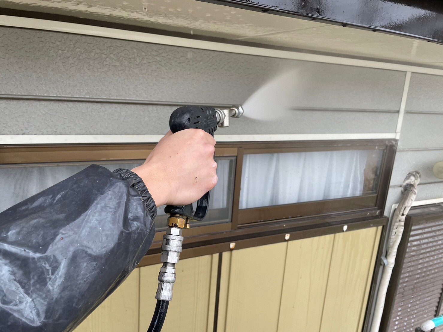 プレミアムシリコン使用の外壁塗装｜まずは高圧洗浄からスタート！【守山区】