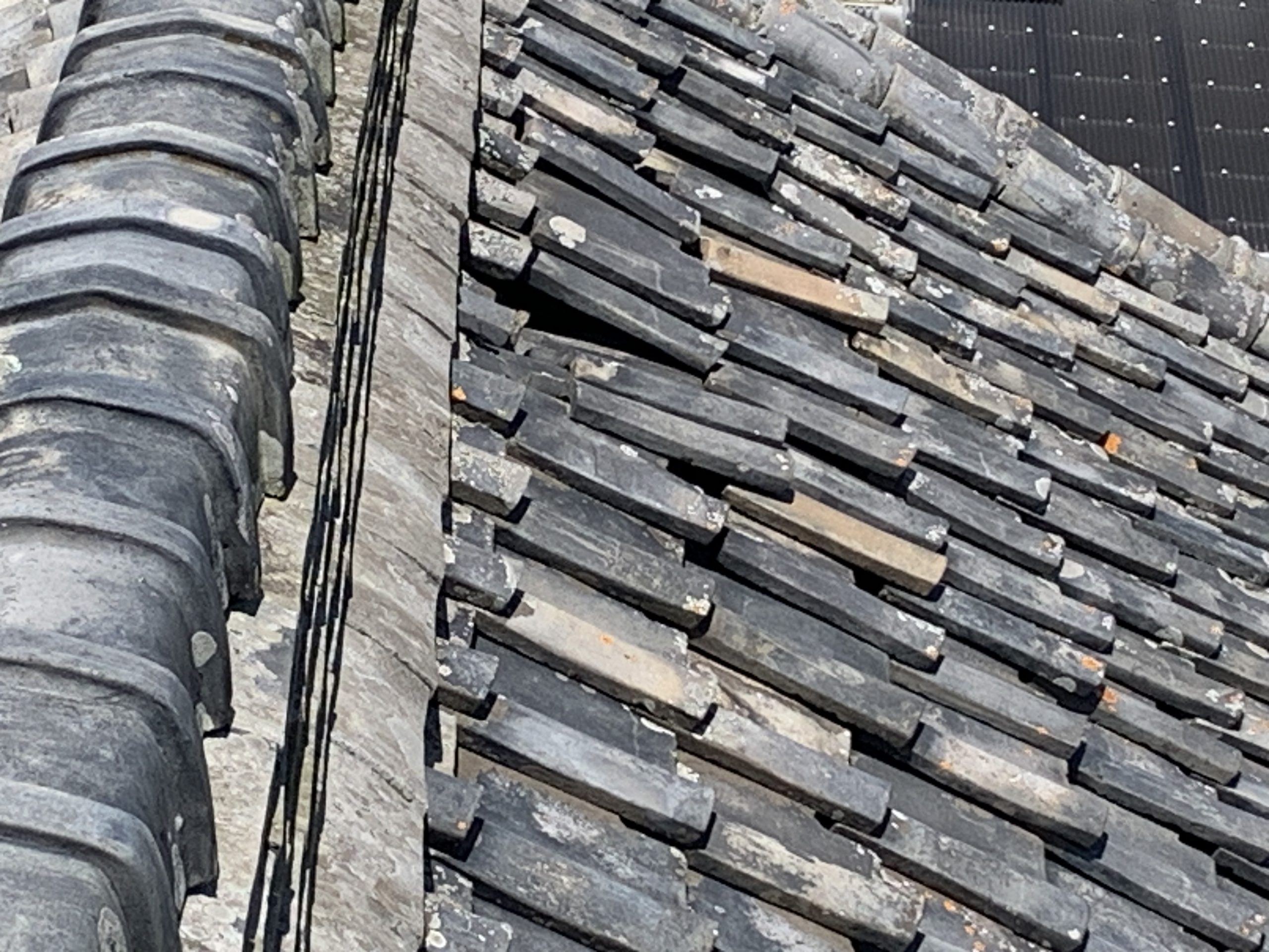 平瓦全体のズレを整えました