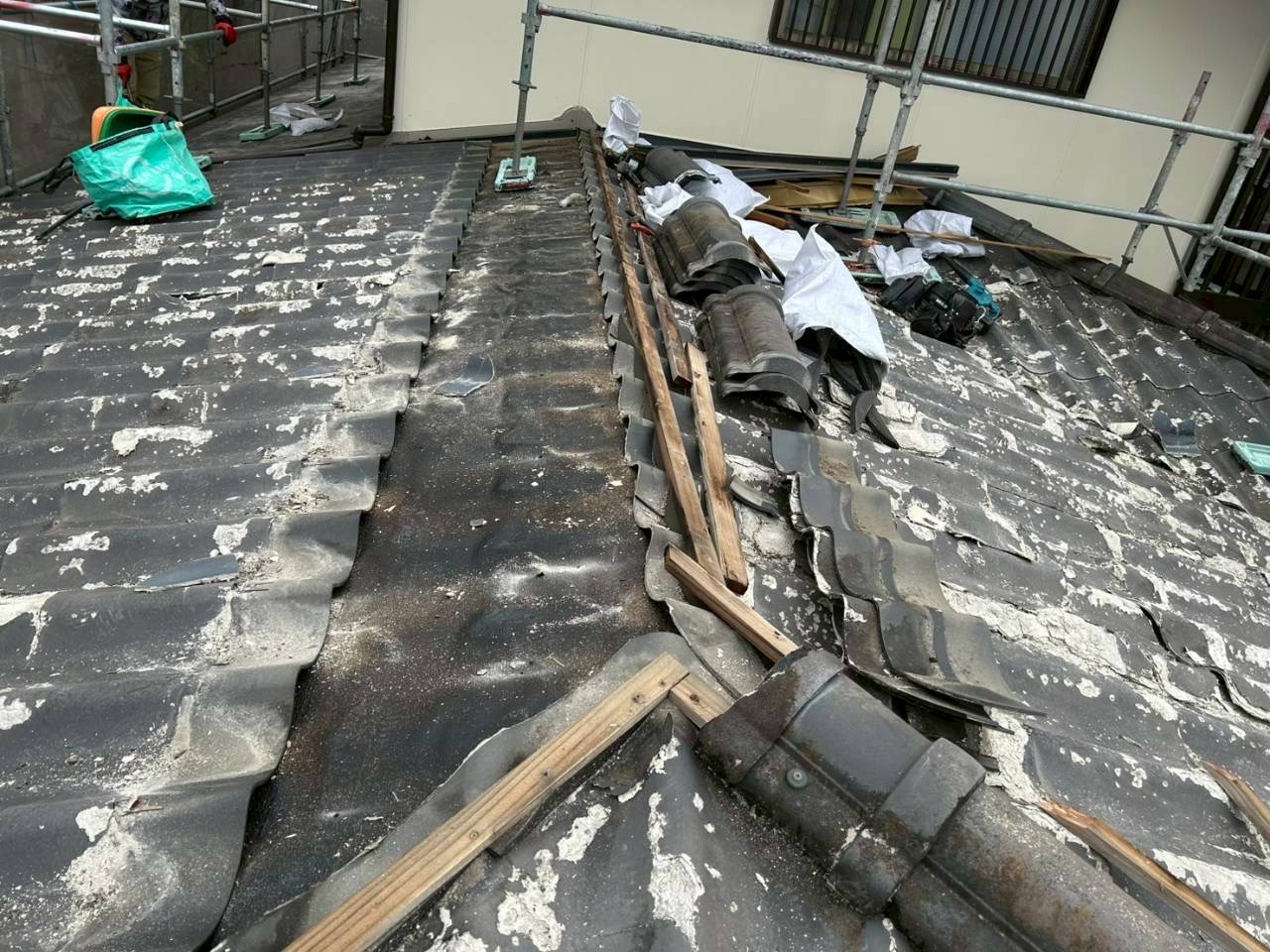 セキスイかわらUの劣化した屋根全景（春日井市）