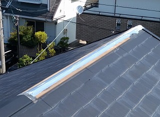 棟板金修理の剥がれで、雨養生状況