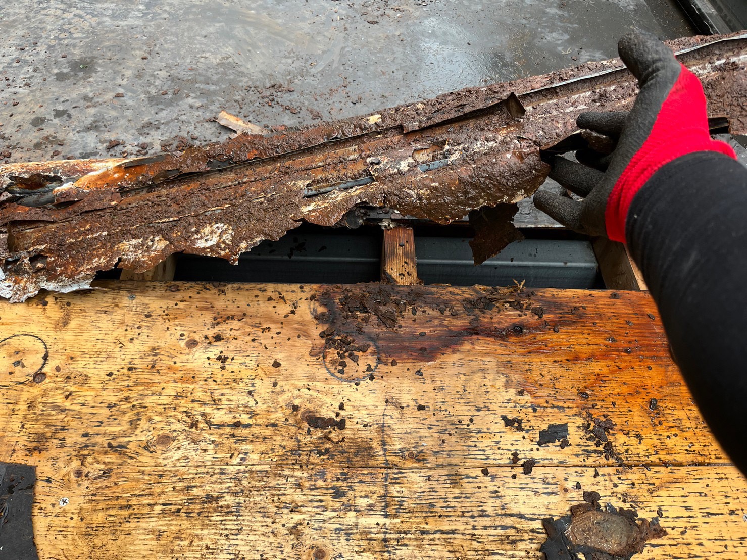 【既存のベランダ床を撤去｜尾張旭市セキスイハイムのベランダ防水】