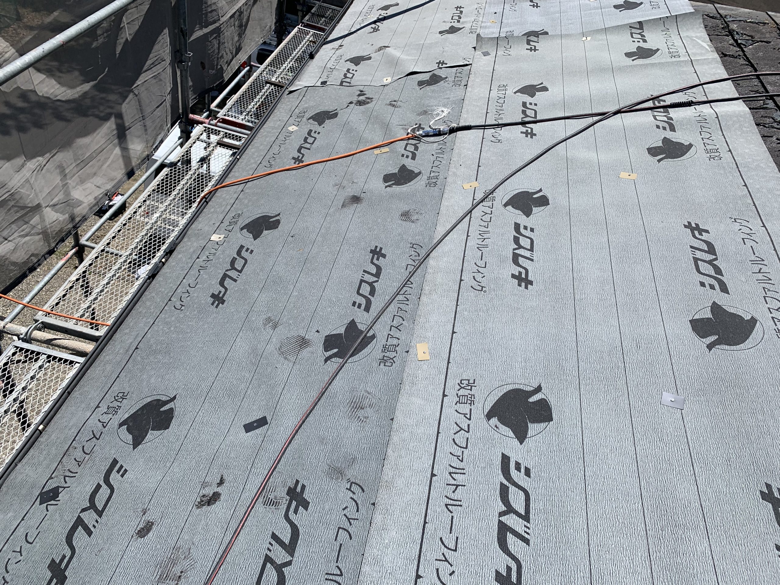 防水シート（改質アスファルトルーフィング）の写真