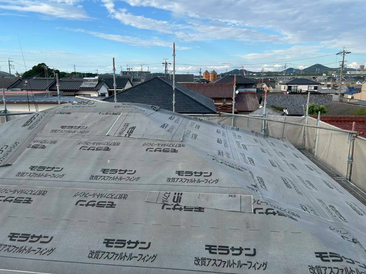 屋根全面にルーフィングを丁寧に敷設しました。小牧市