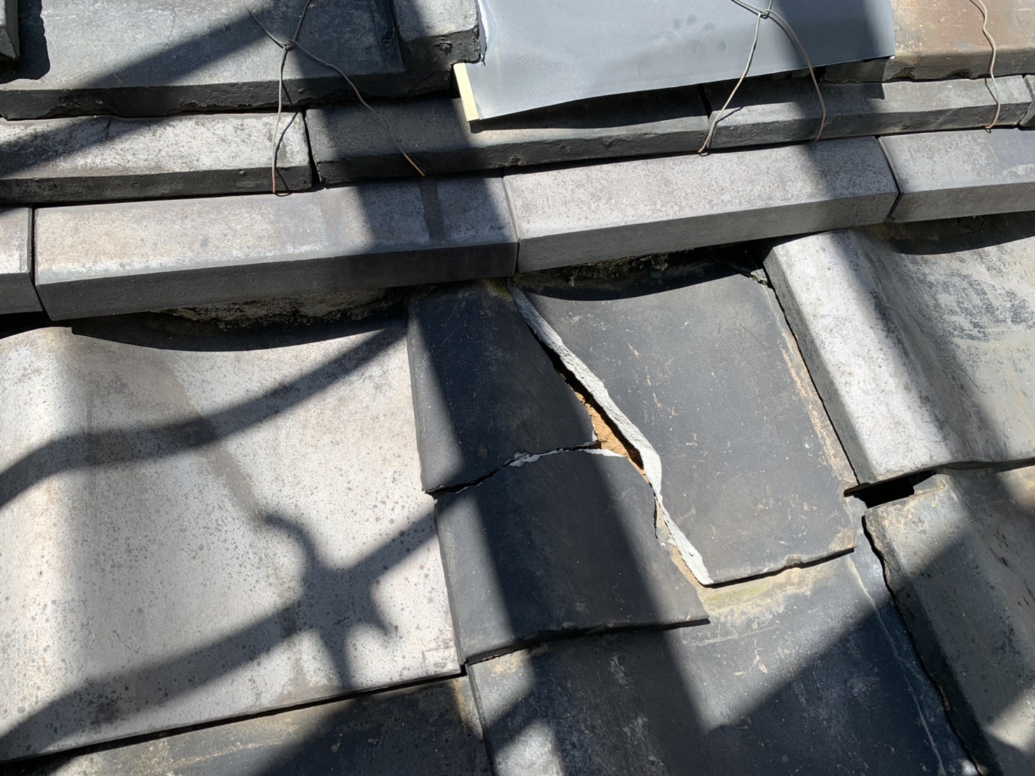 漆喰の色が違う棟部