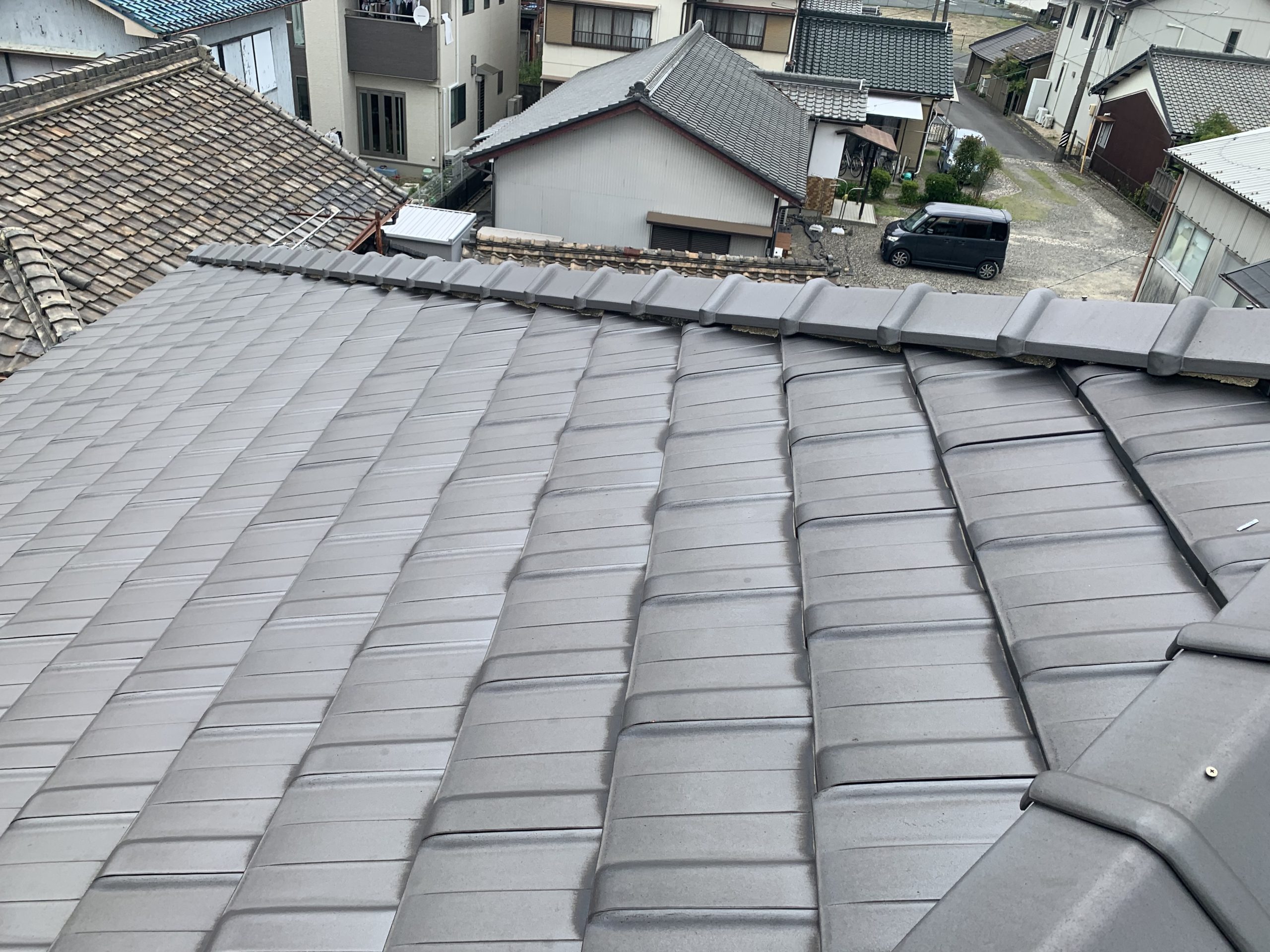 ビスが少し浮いた棟瓦