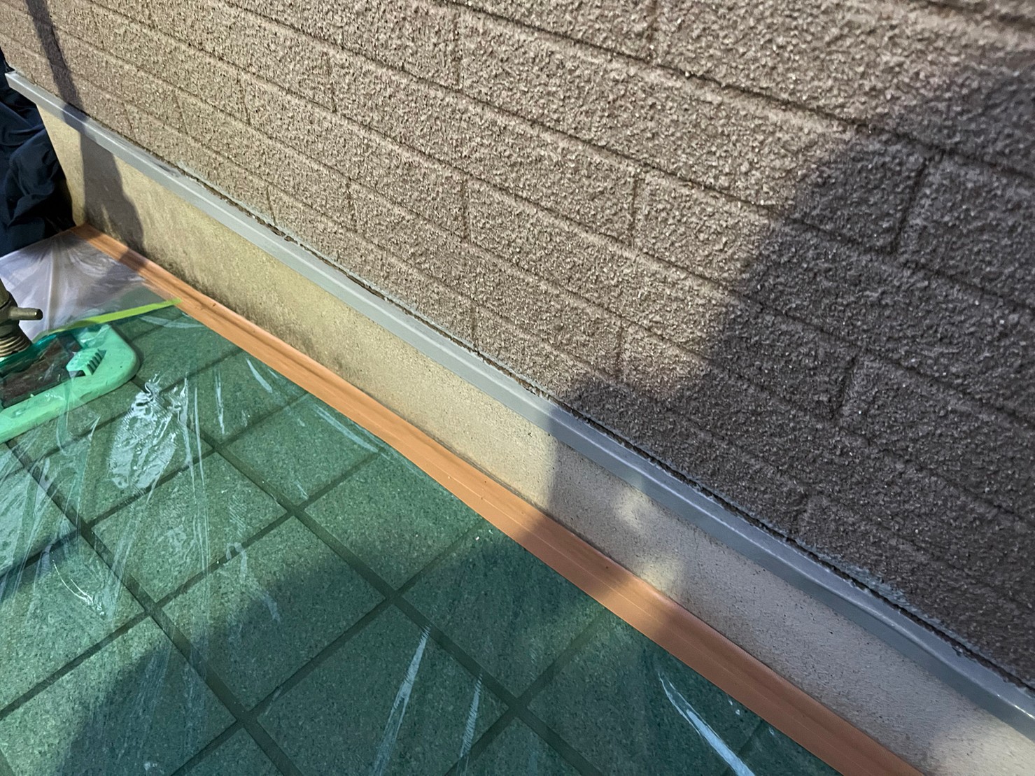 破風板・水切りの塗装｜下塗りから丁寧に施工し、長持ちする仕上がりに