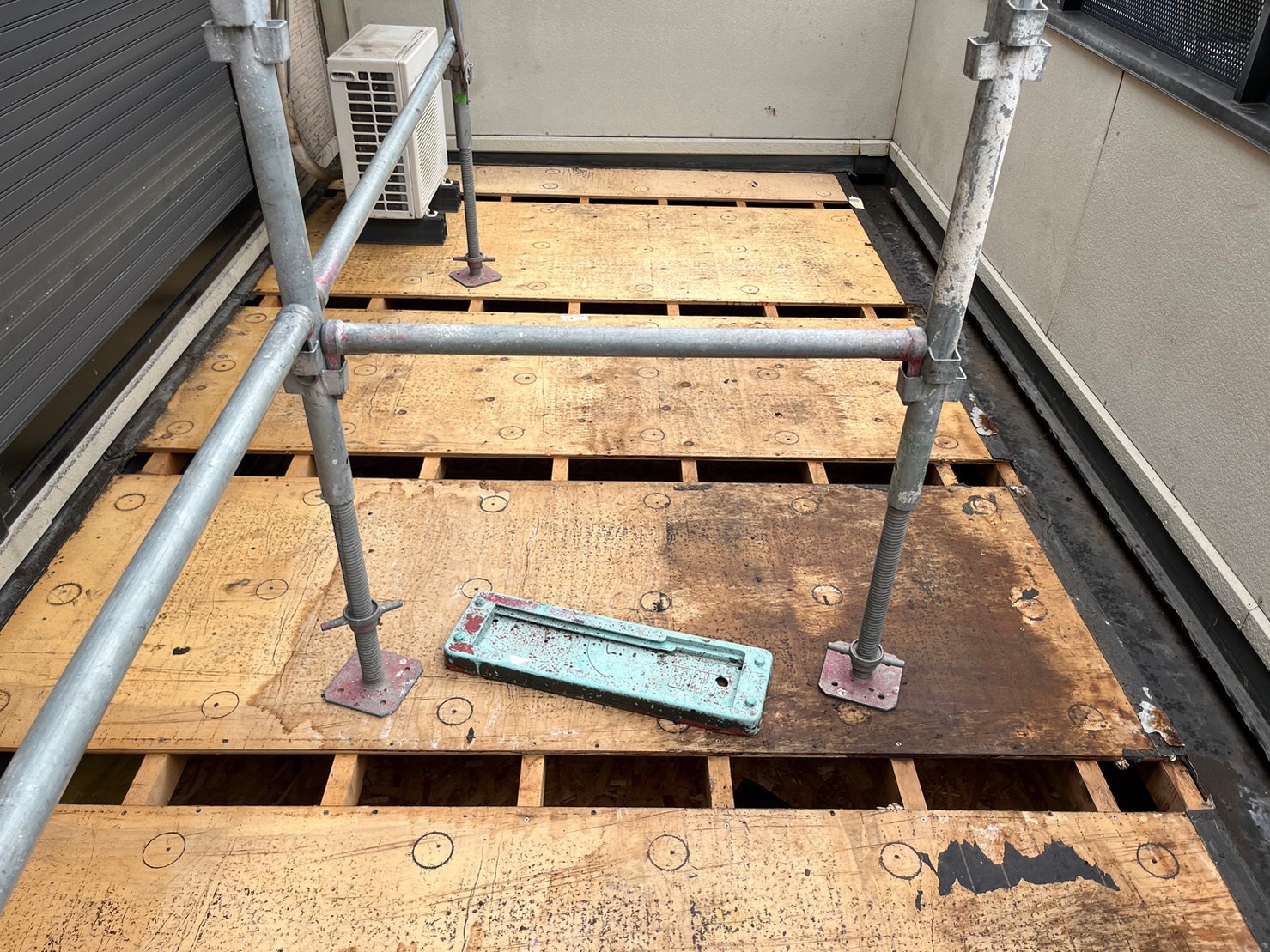 【既存のベランダ床を撤去｜尾張旭市セキスイハイムのベランダ防水】