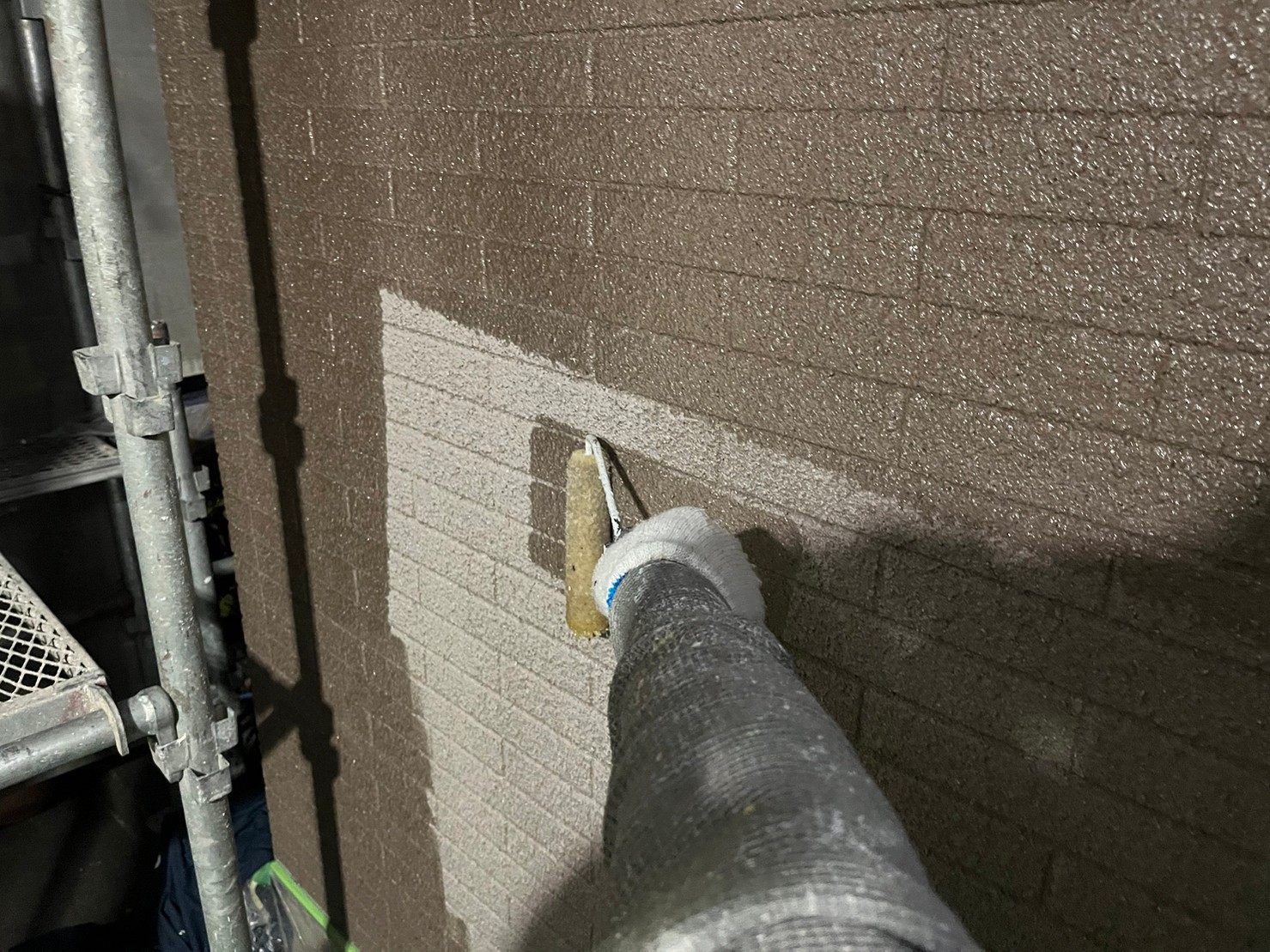 正面のみセラミック塗装｜部位に応じた下塗りで確実な仕上がりを実現