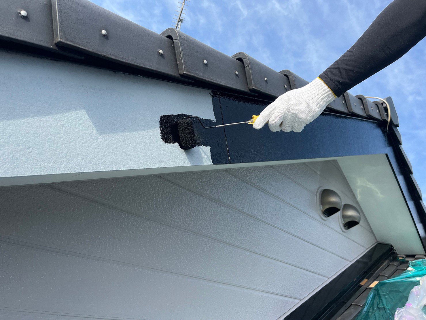 破風板・水切りの塗装｜下塗りから丁寧に施工し、長持ちする仕上がりに