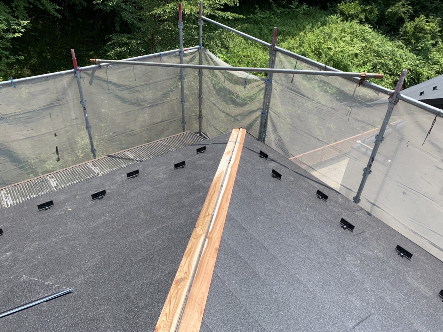 棟板金の取り付けと仕上げ