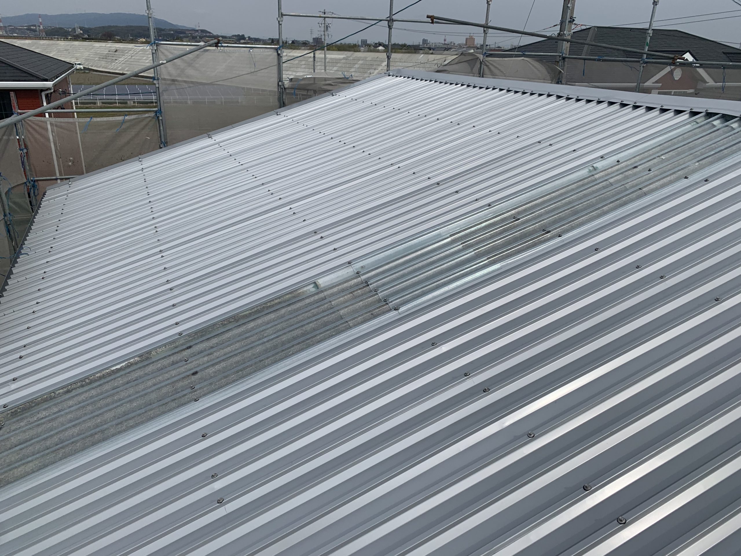 スレート屋根明かり取り部分も安心対応！