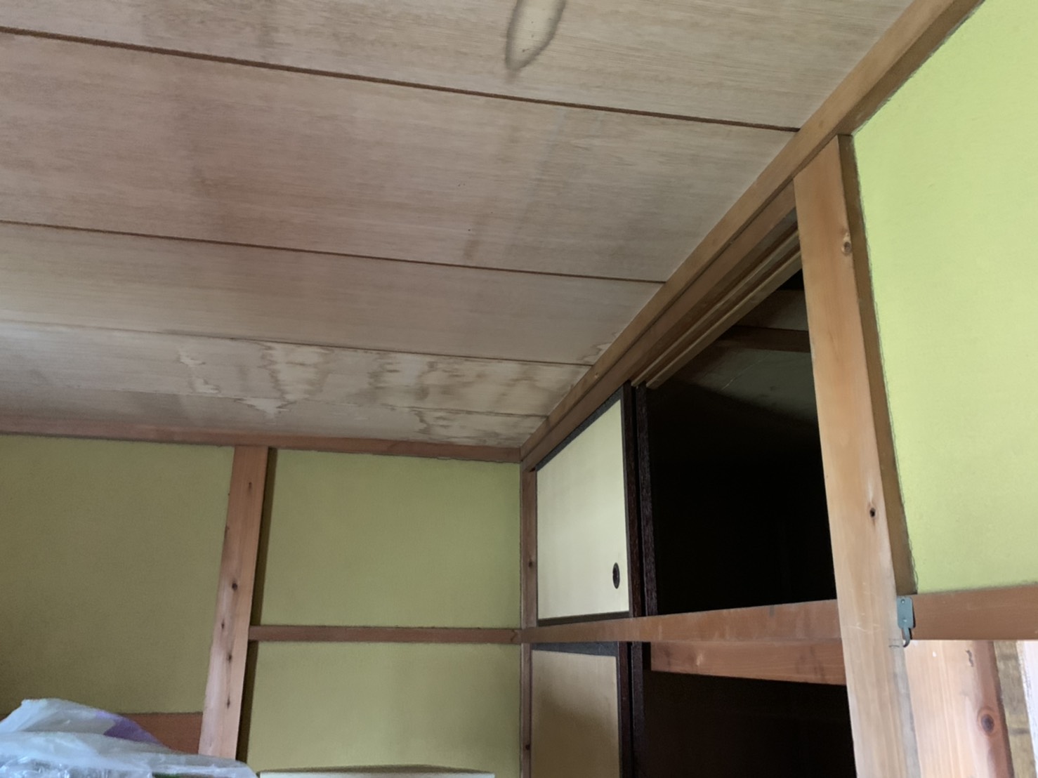 和室天井の黒シミ