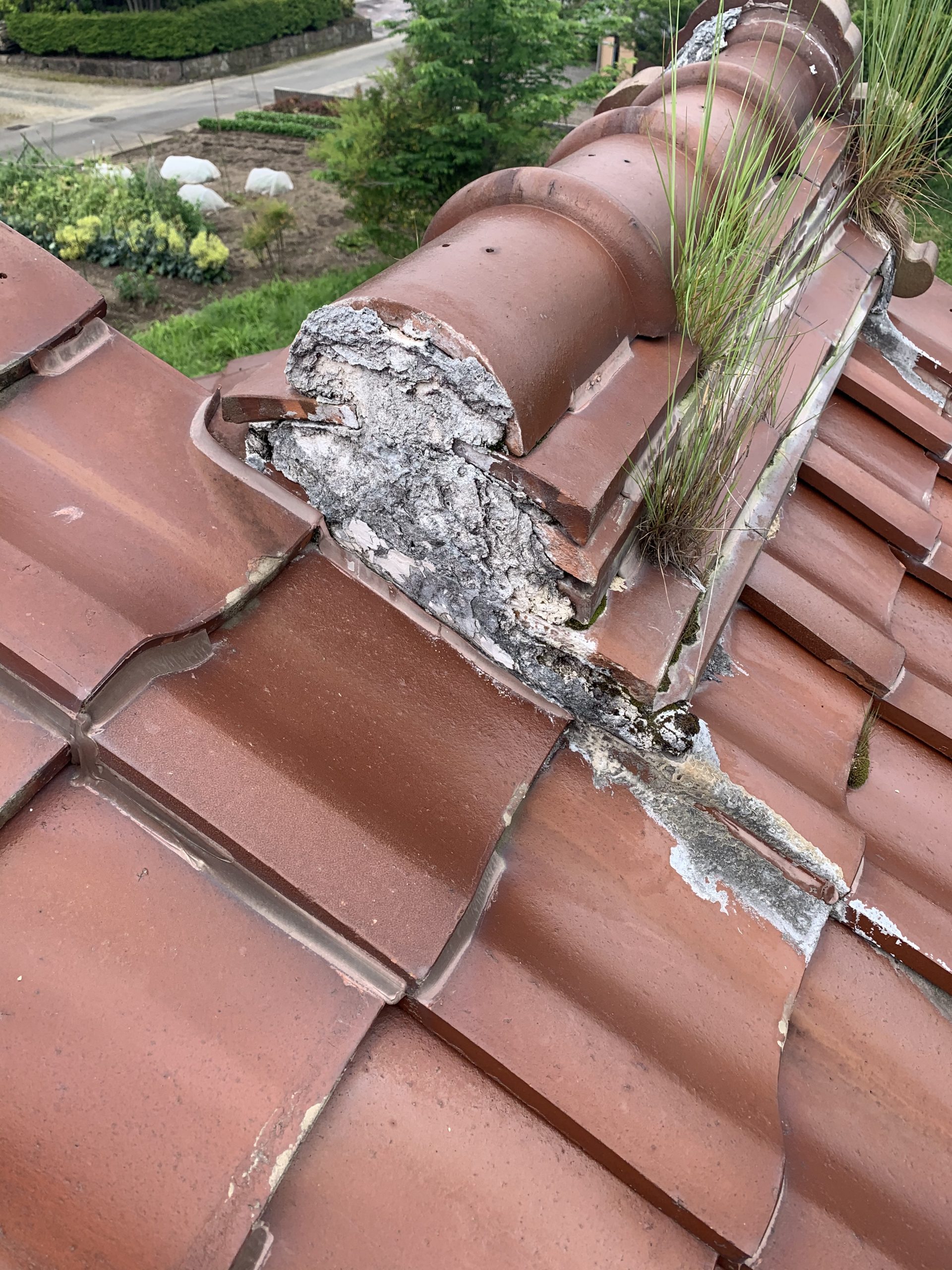 棟ののし瓦ズレ・コーキング処理例