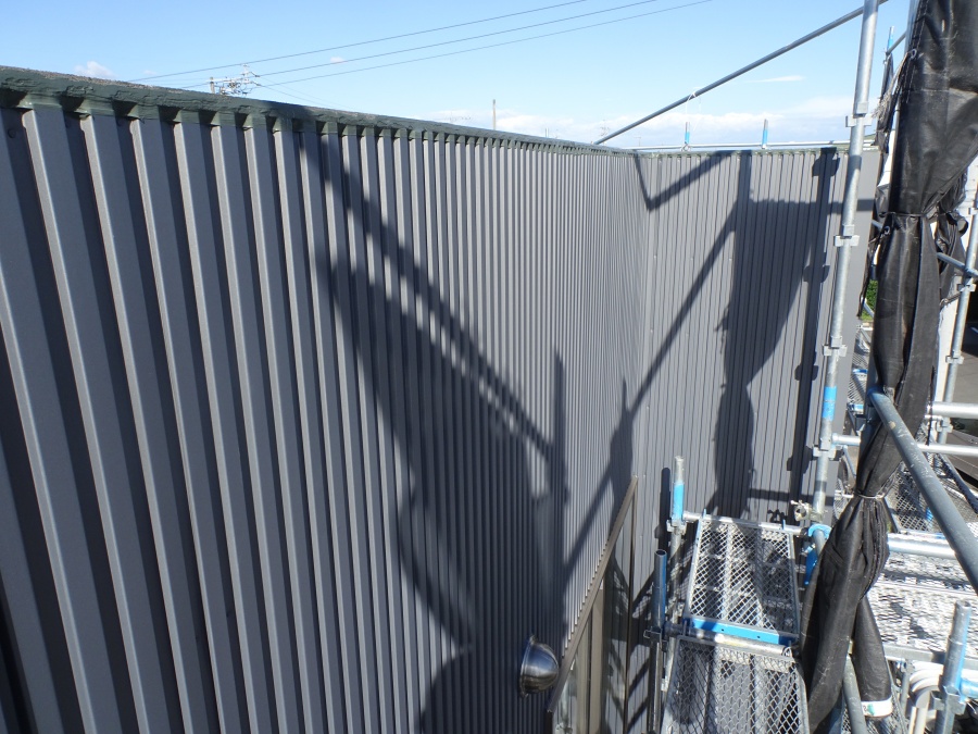 外壁のガルバリウム銅板