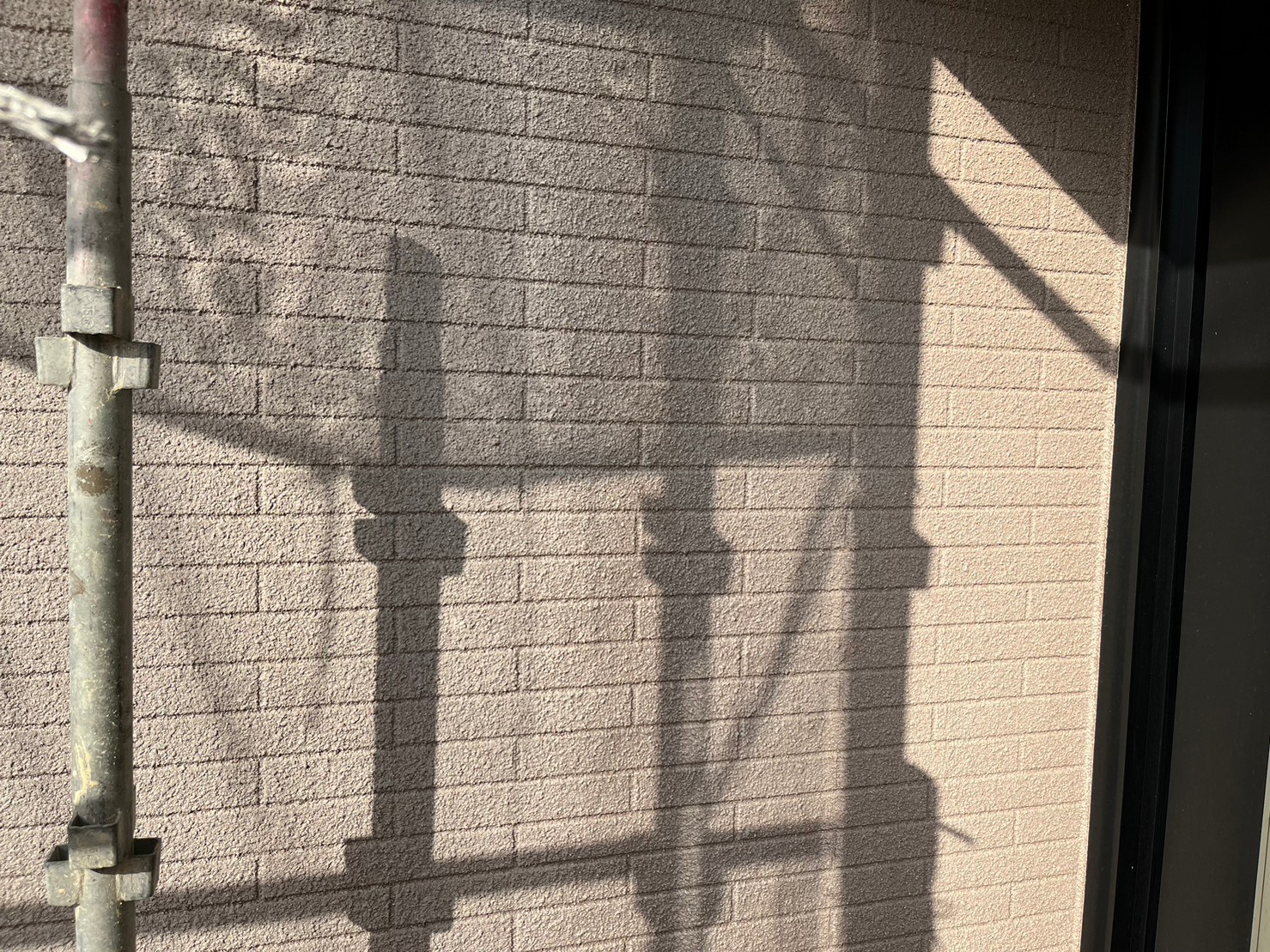 正面のみセラミック塗装｜部位に応じた下塗りで確実な仕上がりを実現