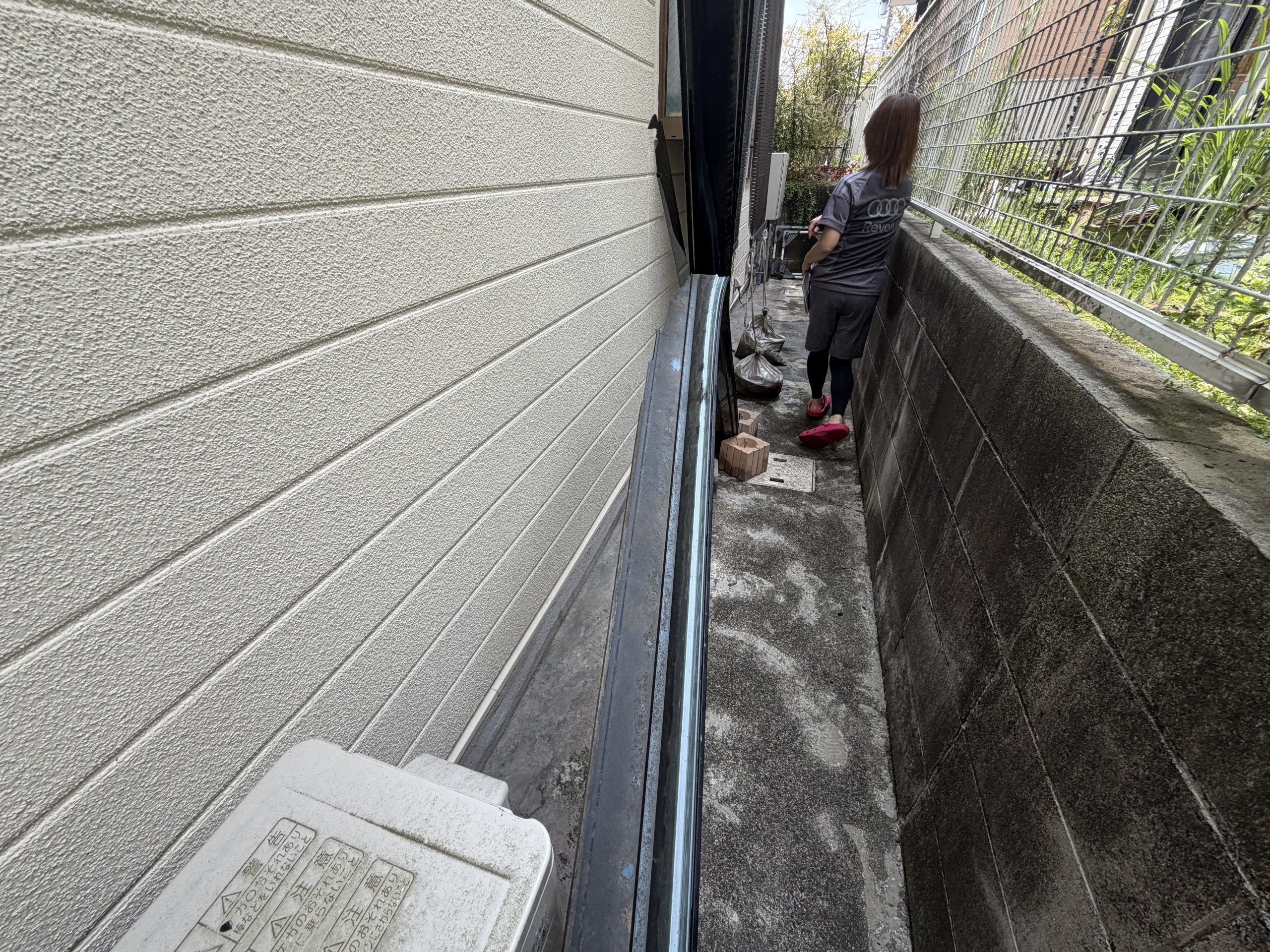 瀬戸市で突風により飛散した軒樋の被害状況