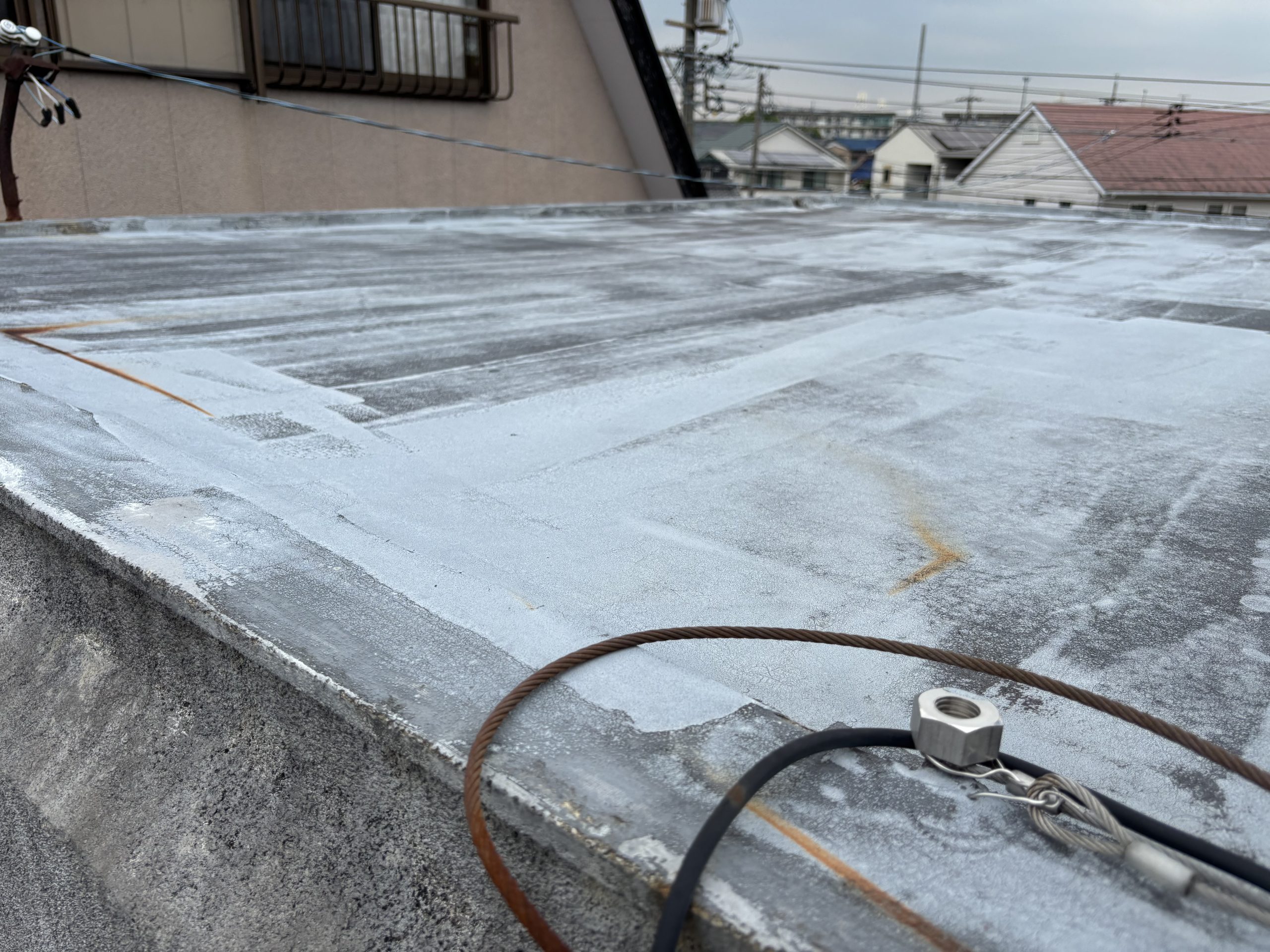 春日井市のRCユニット住宅 屋上防水の劣化状況