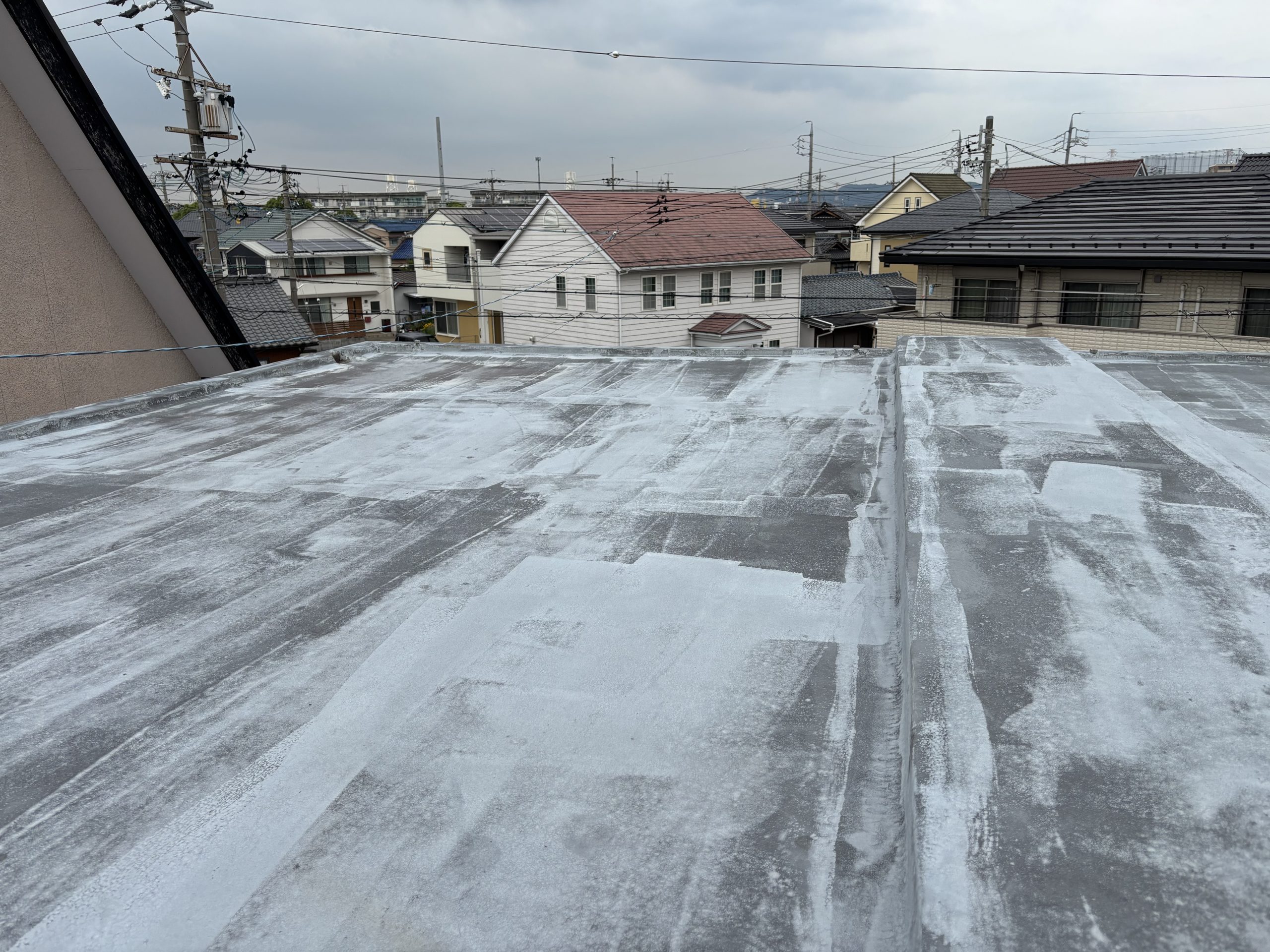 春日井市のRCユニット住宅 屋上防水の劣化状況