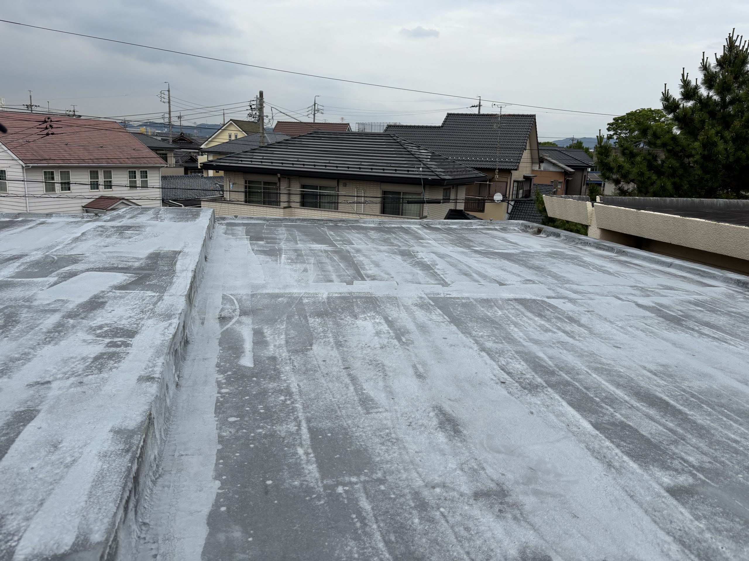 春日井市のRCユニット住宅 屋上防水の劣化状況