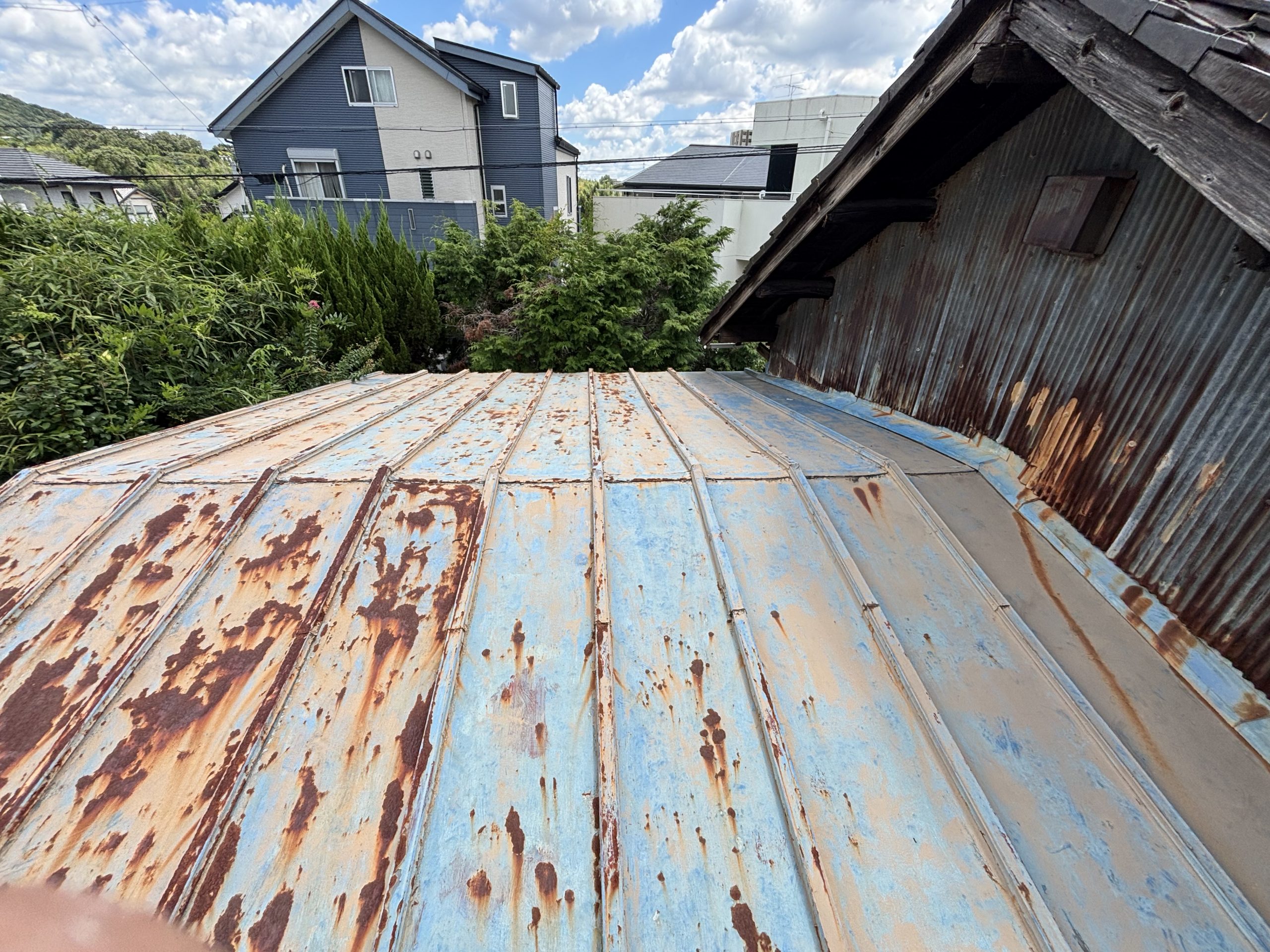 春日井市錆びた瓦棒屋根