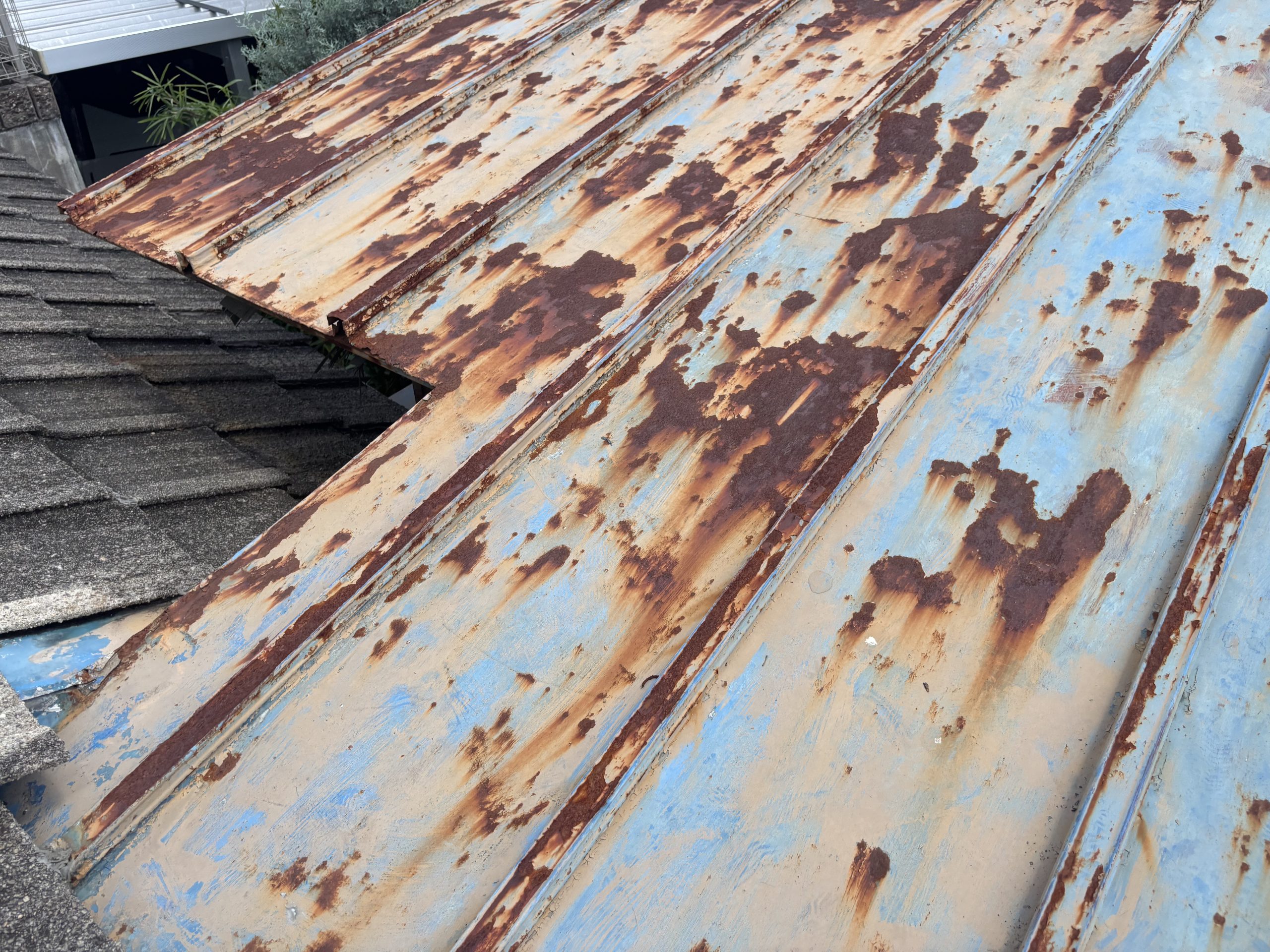 春日井市錆びた瓦棒屋根