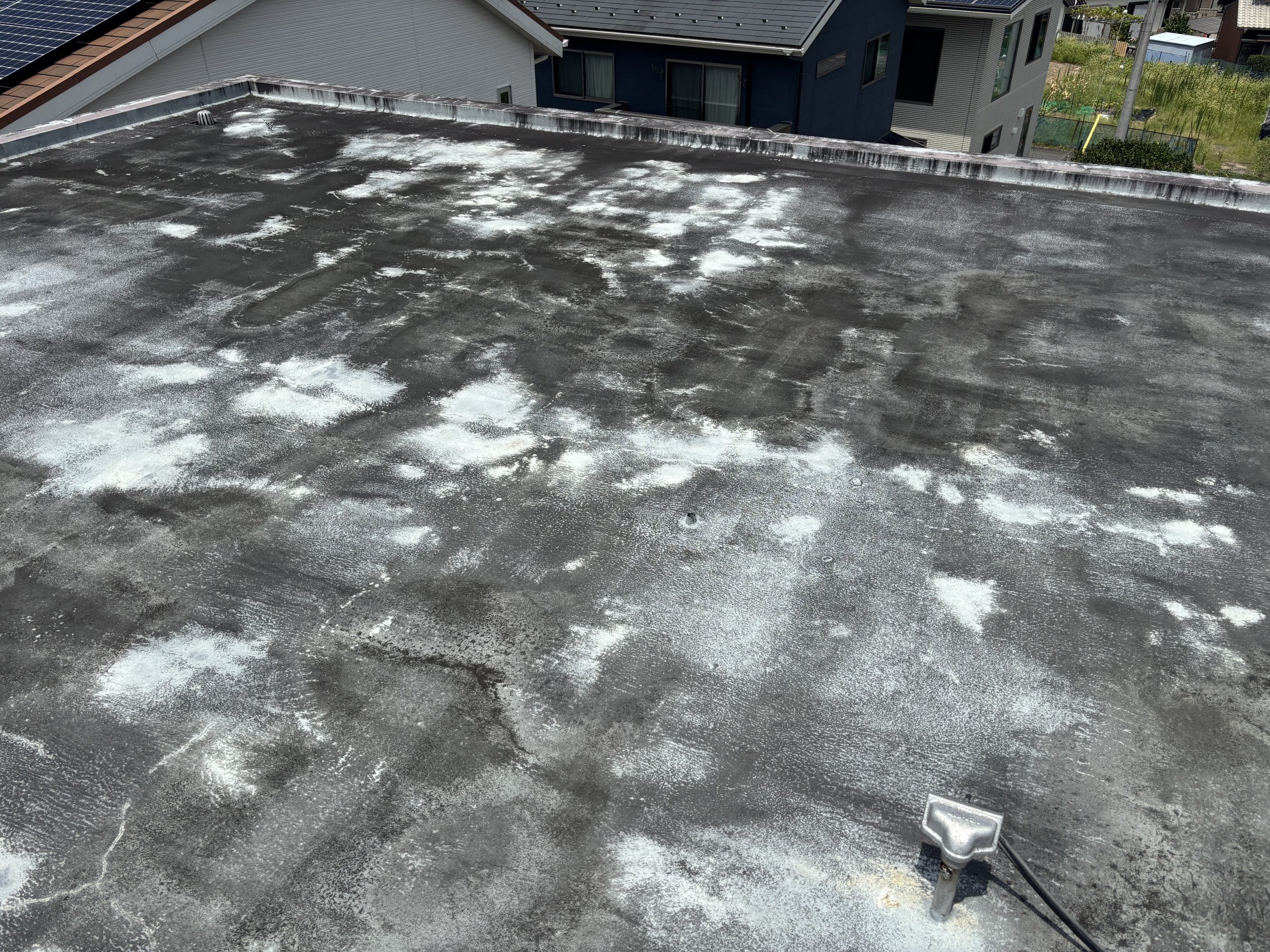 春日井市RC造住宅の雨漏り現地調査で増築部取り合いを確認