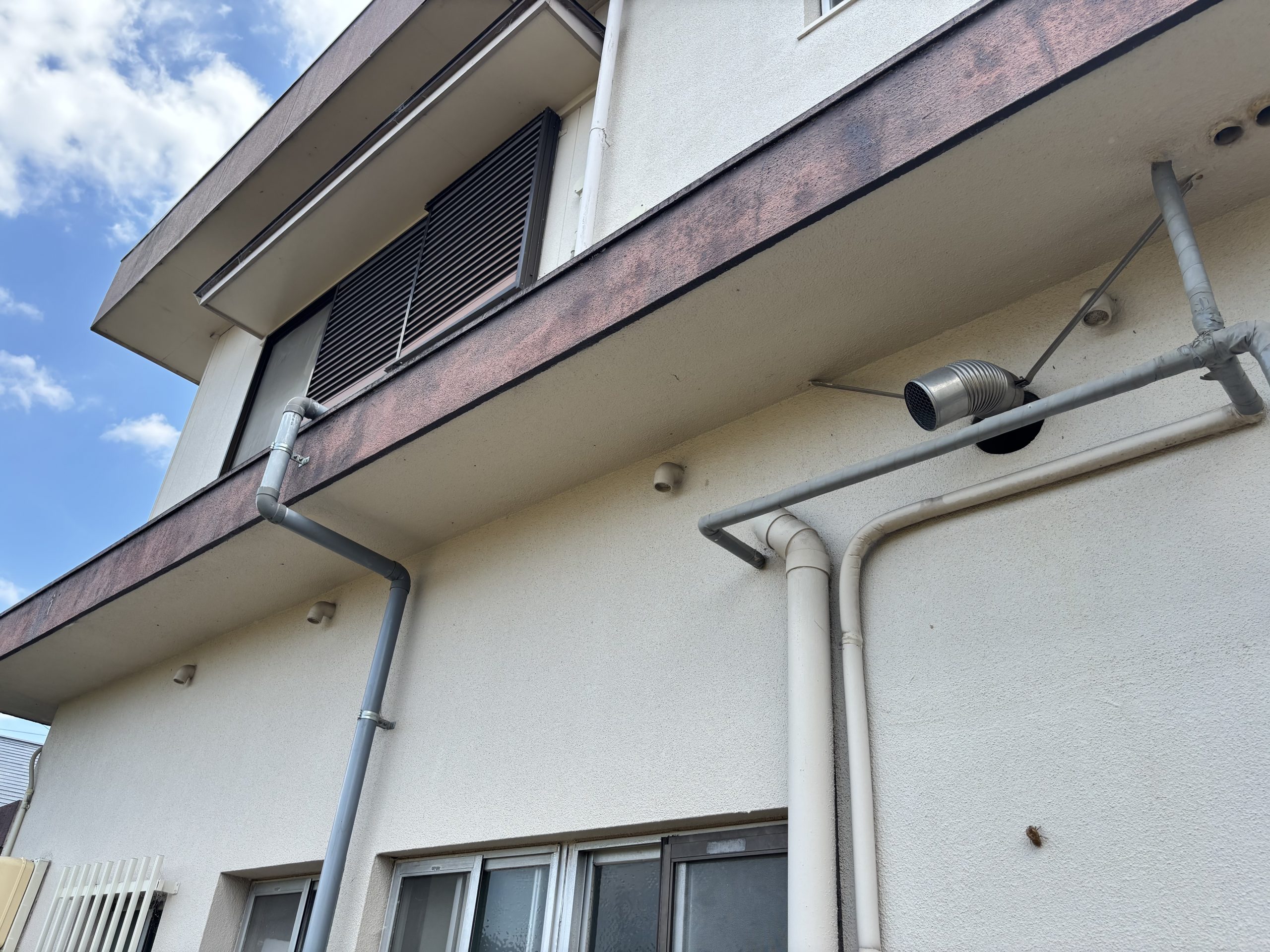 春日井市RC造住宅の雨漏り現地調査で増築部取り合いを確認