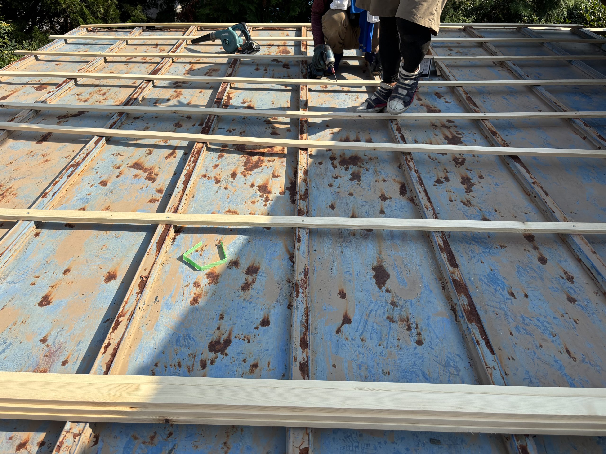 春日井市瓦棒カバー工法