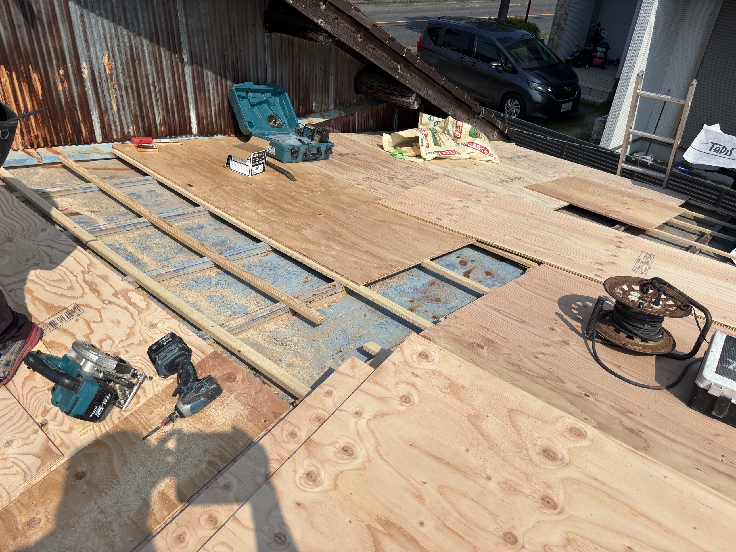 春日井市瓦棒カバー工法