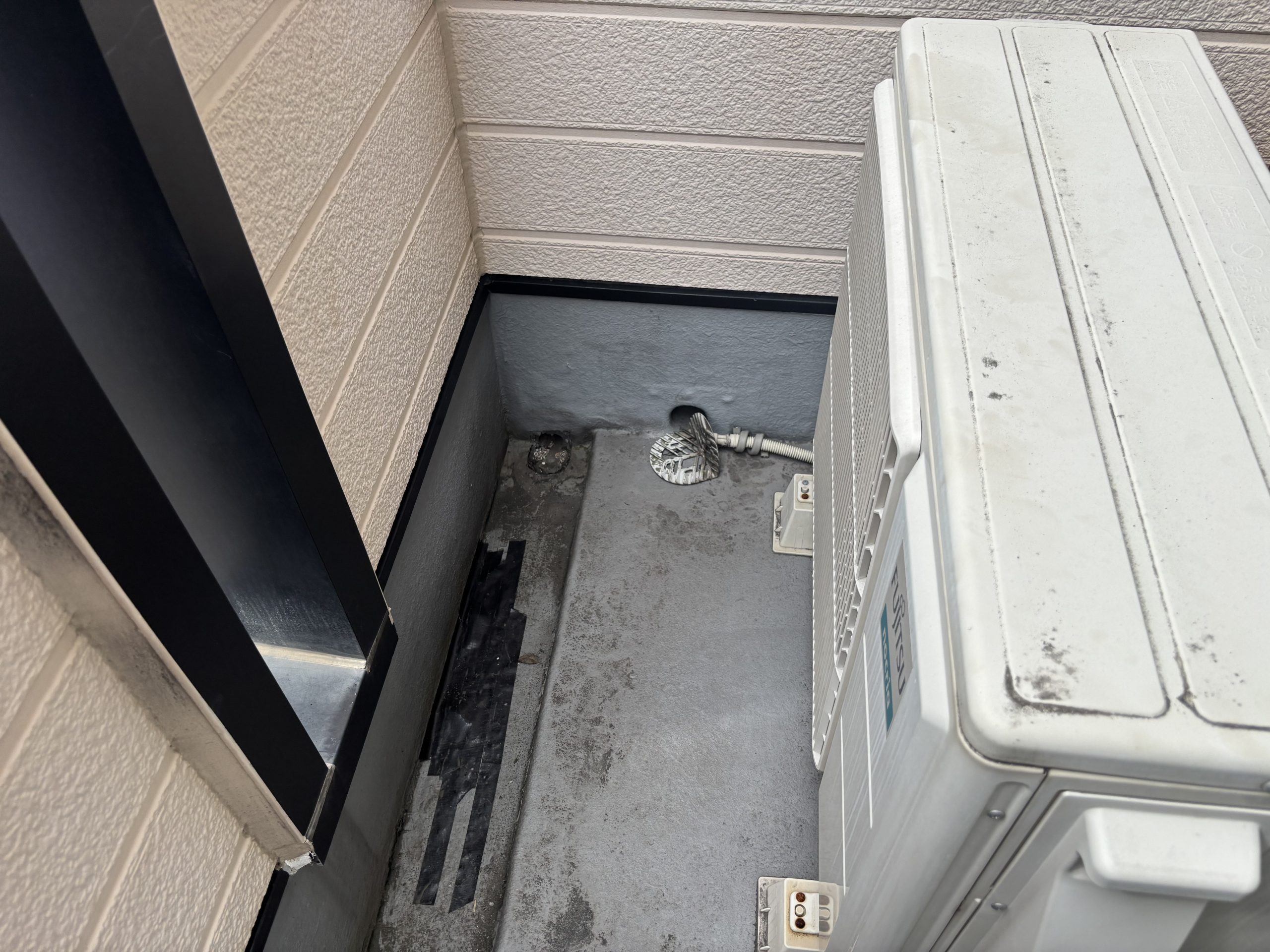 春日井市雨漏りしたベランダ