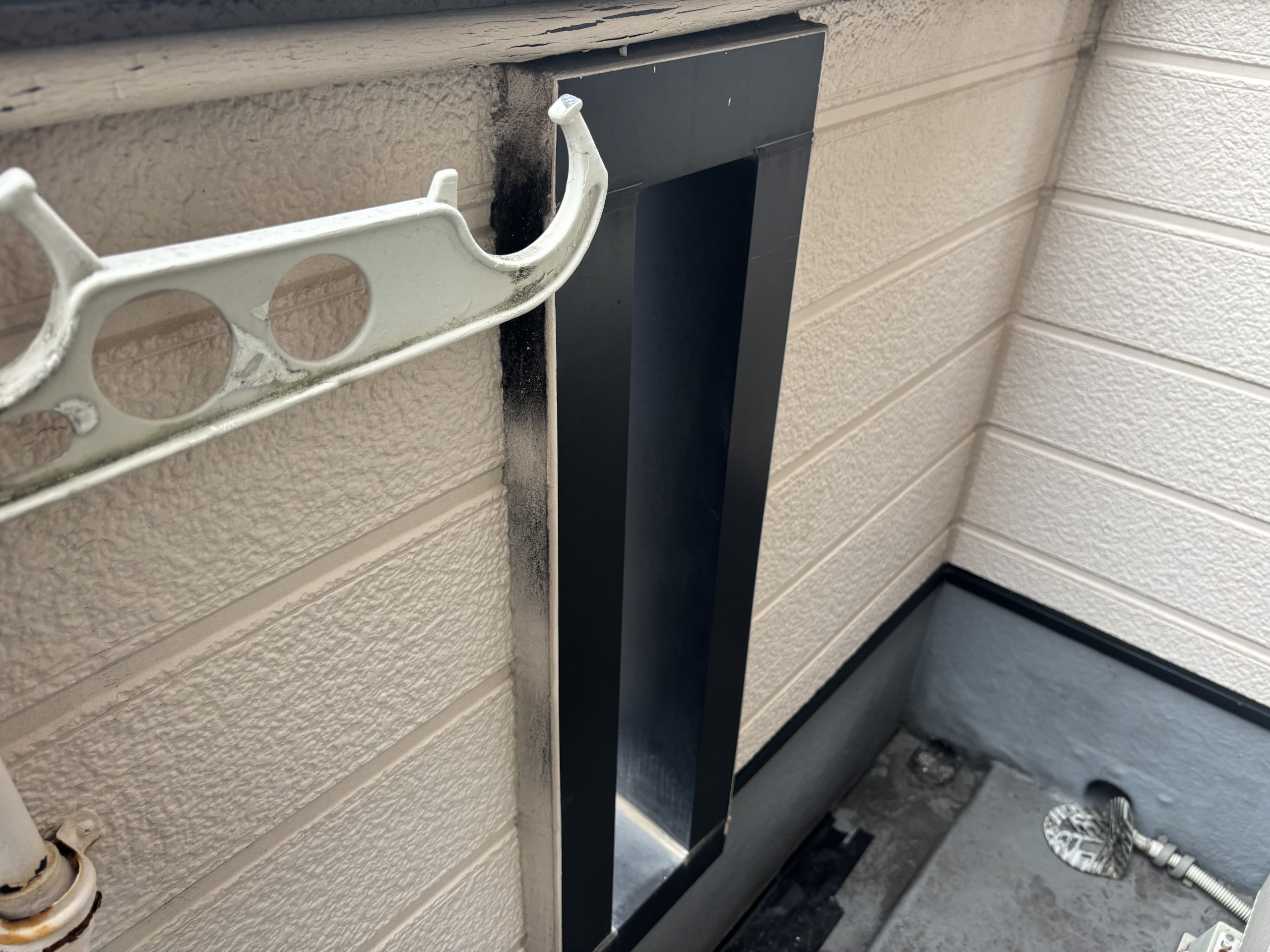 春日井市雨漏りしたベランダ