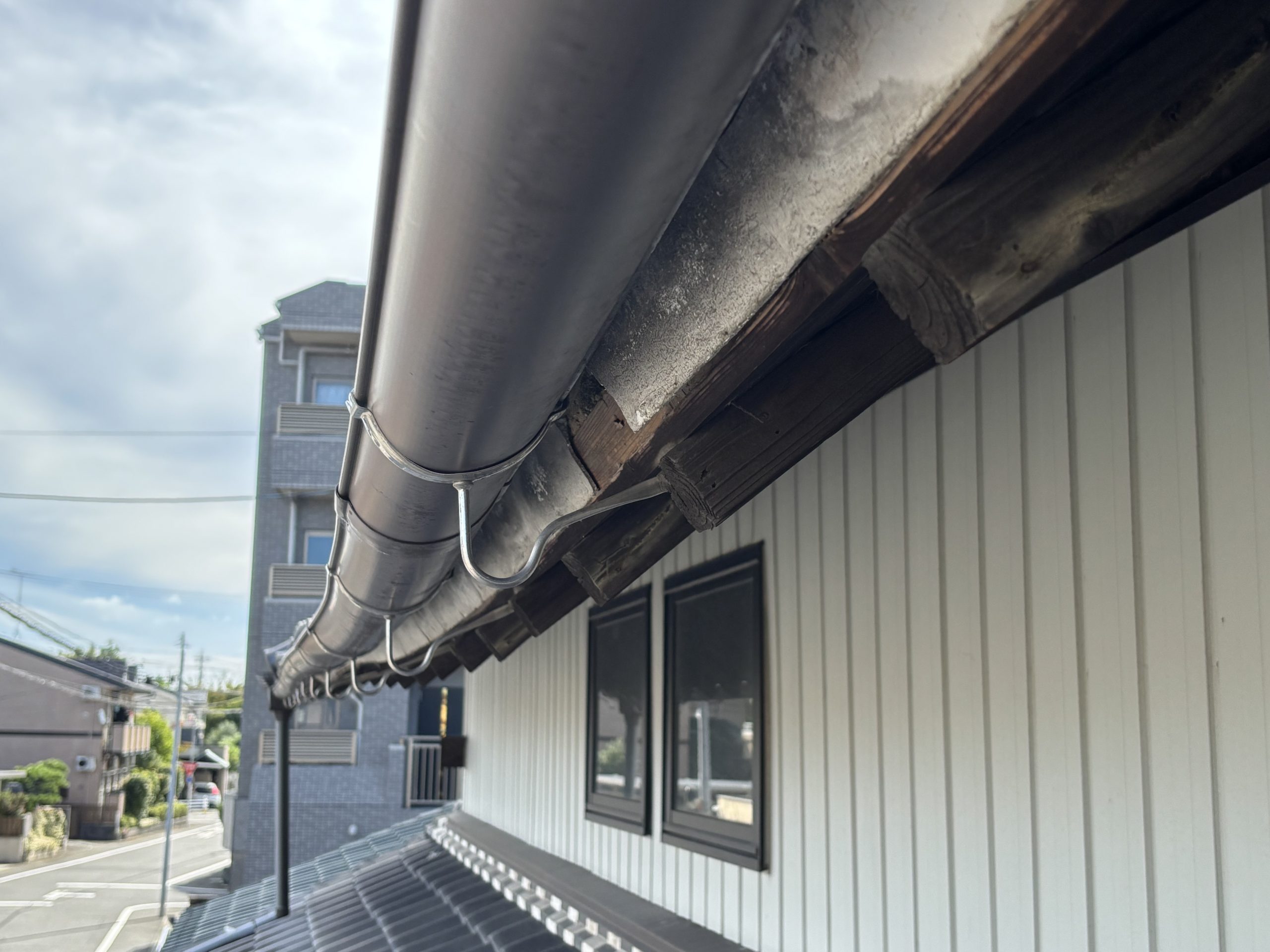 北側の瓦が沈んだ屋根の調査写真小牧市