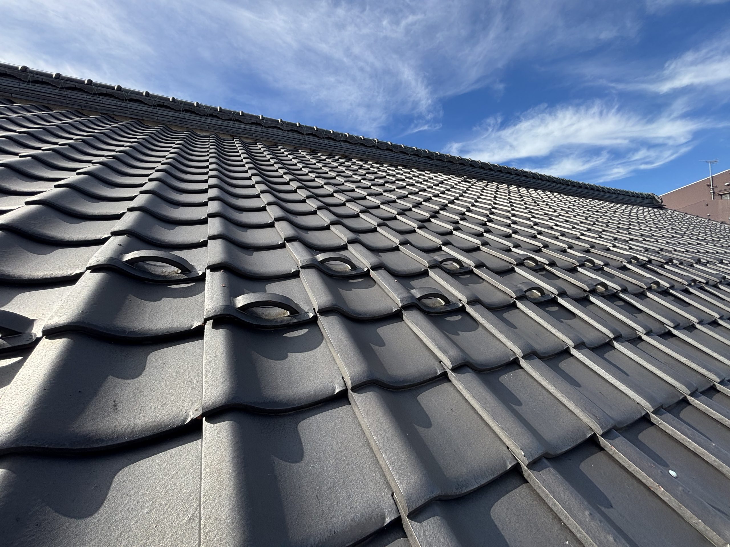 北側の瓦が沈んだ屋根の調査写真小牧市