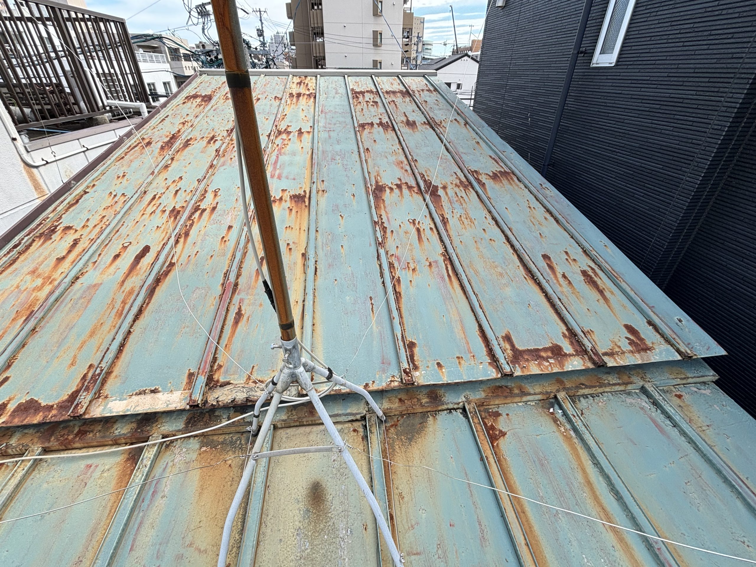 葺き替えを提案した名古屋市北区のお宅の屋根全景