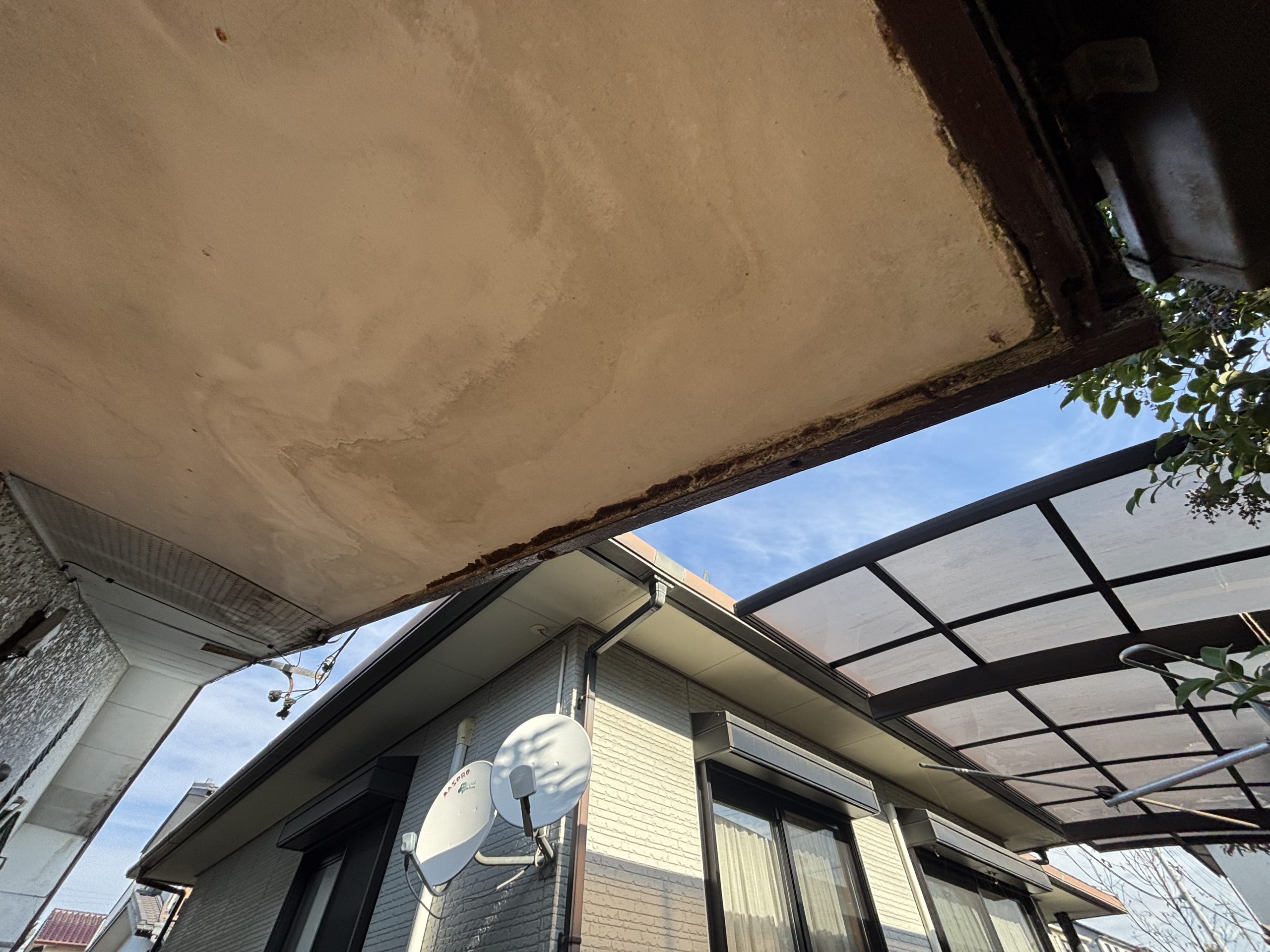 春日井市雨水が入り込んだ軒天