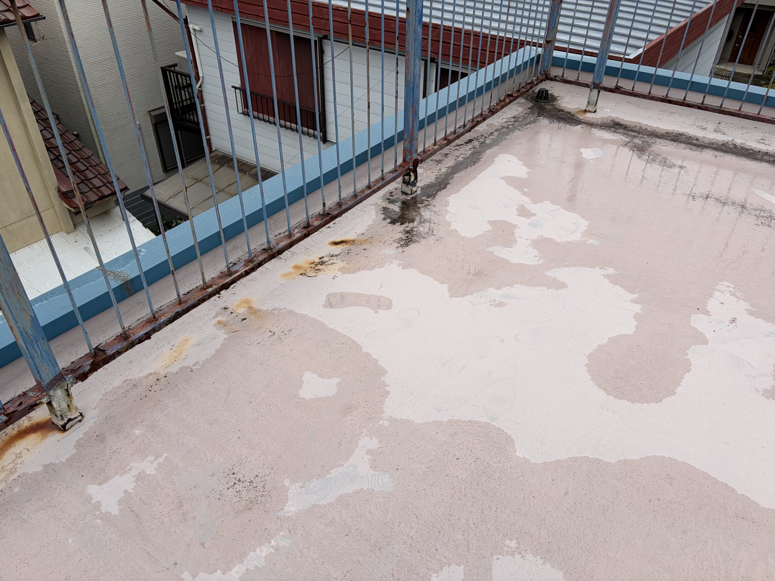 春日井市雨漏りした屋上