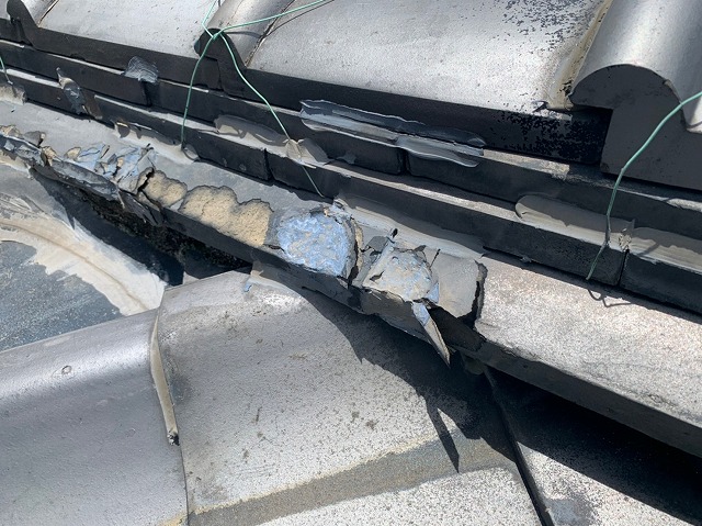 瓦の割れ状況写真