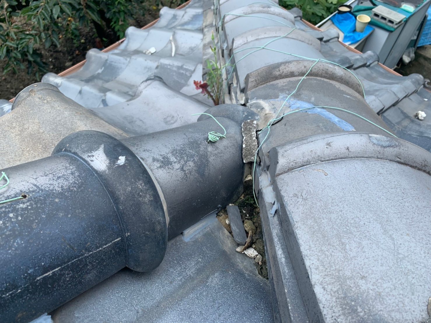 瓦の割れ状況写真