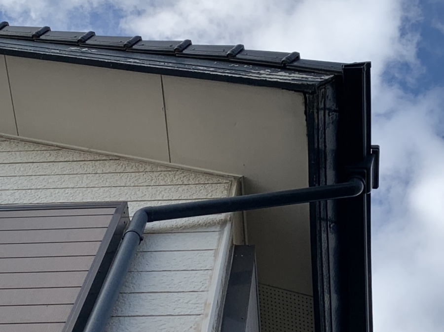 下から見た破風板部分