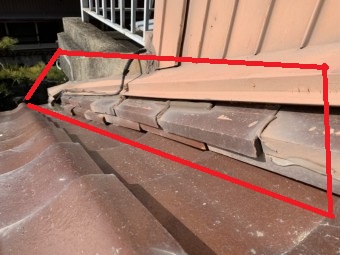 増築部分のつなぎ目の屋根部分