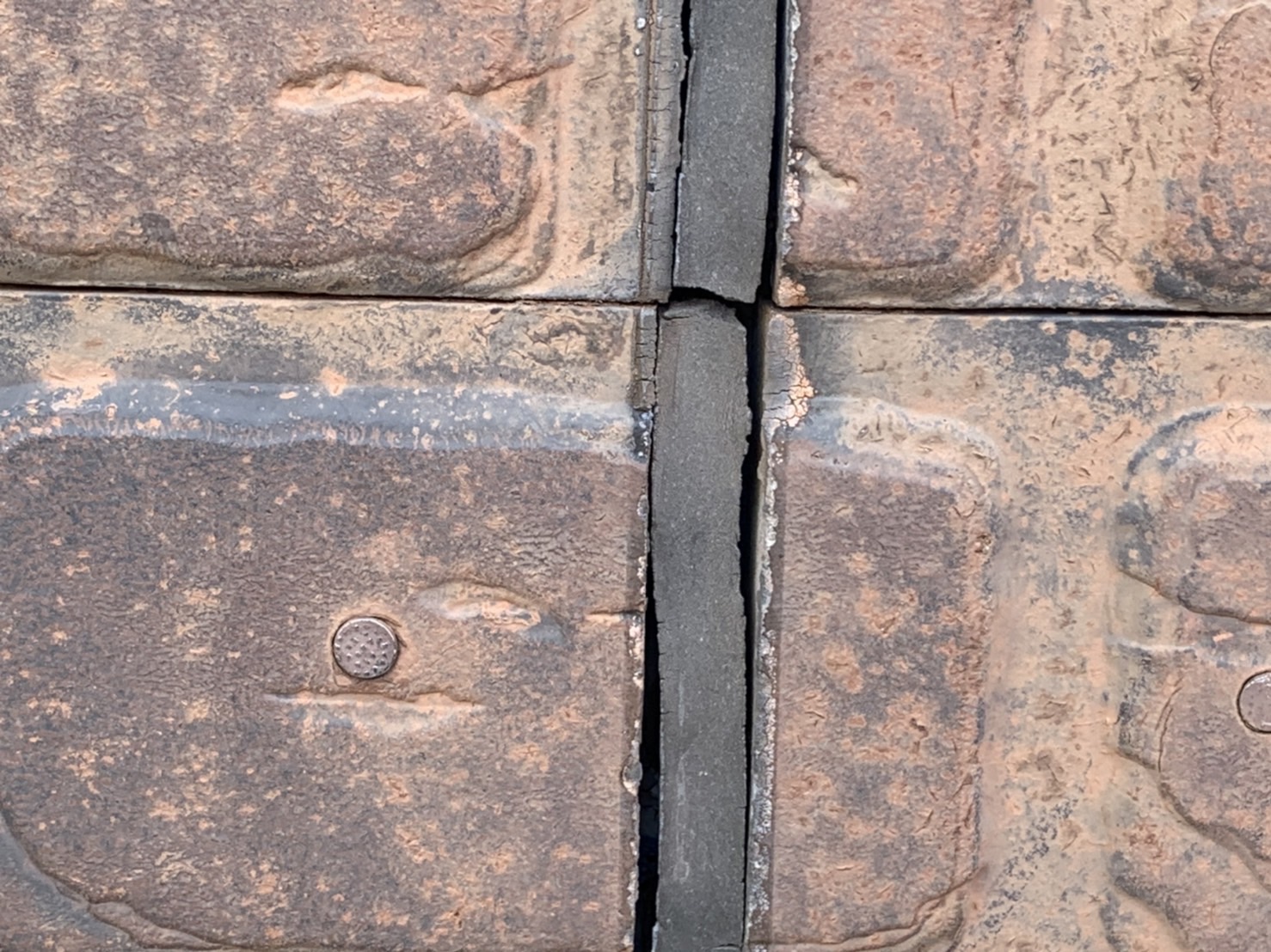 外壁に経年劣化による劣化や欠損の拡大