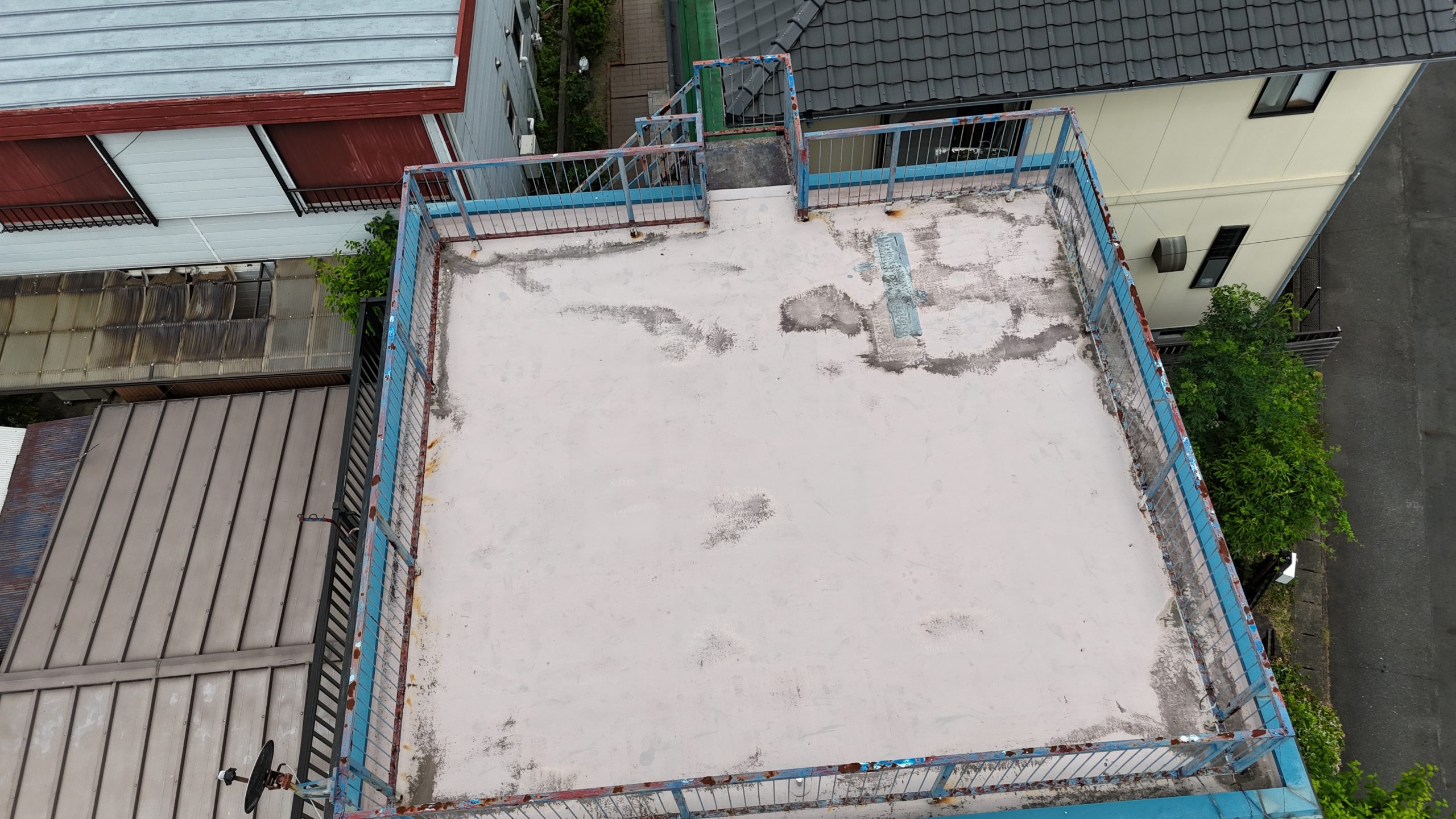 春日井市雨漏りした屋上