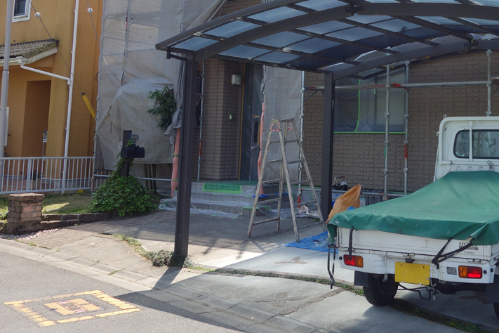 【瀬戸市】2階建て住宅の外壁塗装工事！足場の設置から白色塗装までの施工内容をご紹介