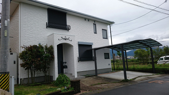 施工後の写真で施工時にカーポートが有ると金額が上がるのでカーポートも撮影した写真