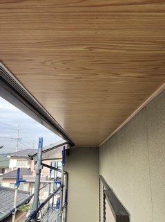 きれいな木目調の軒天に張替え