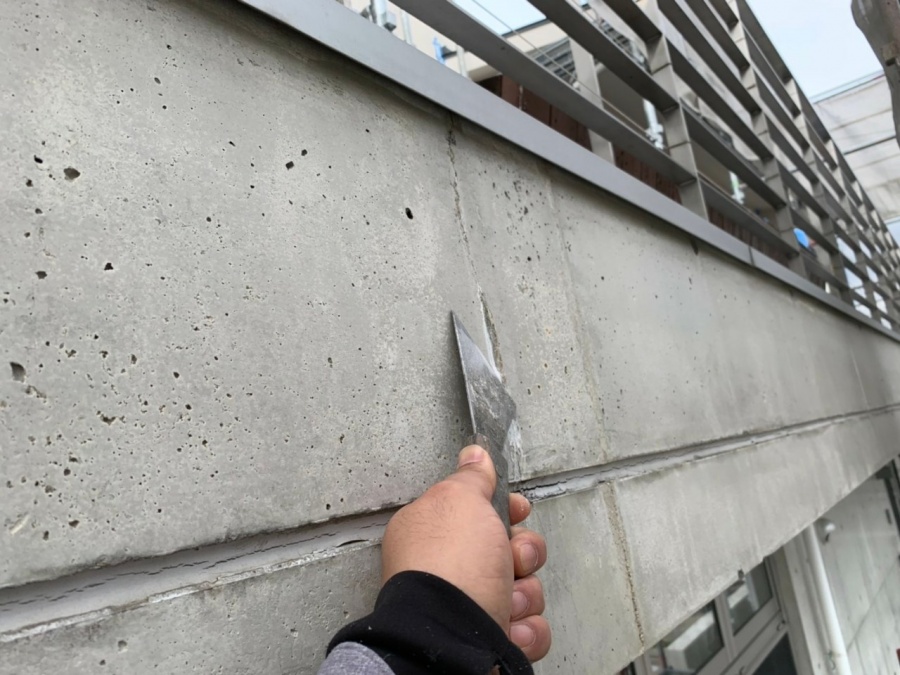 RC外壁のひび割れを埋める