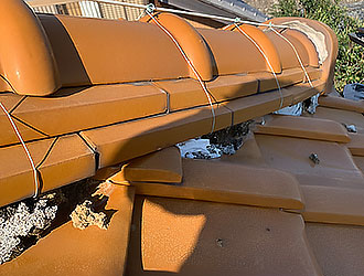 漆喰が破損した跡の写真